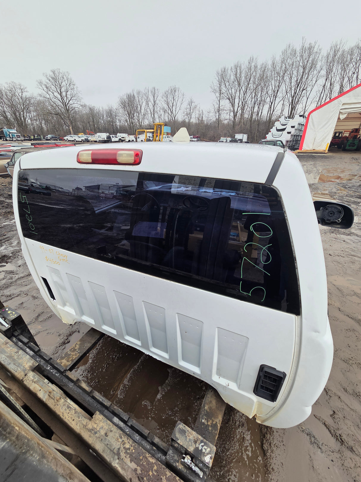 1999-2007 Chevrolet Silverado / GMC Sierra 1500 2500 HD 3500HD Regular Cab Body - Summit white