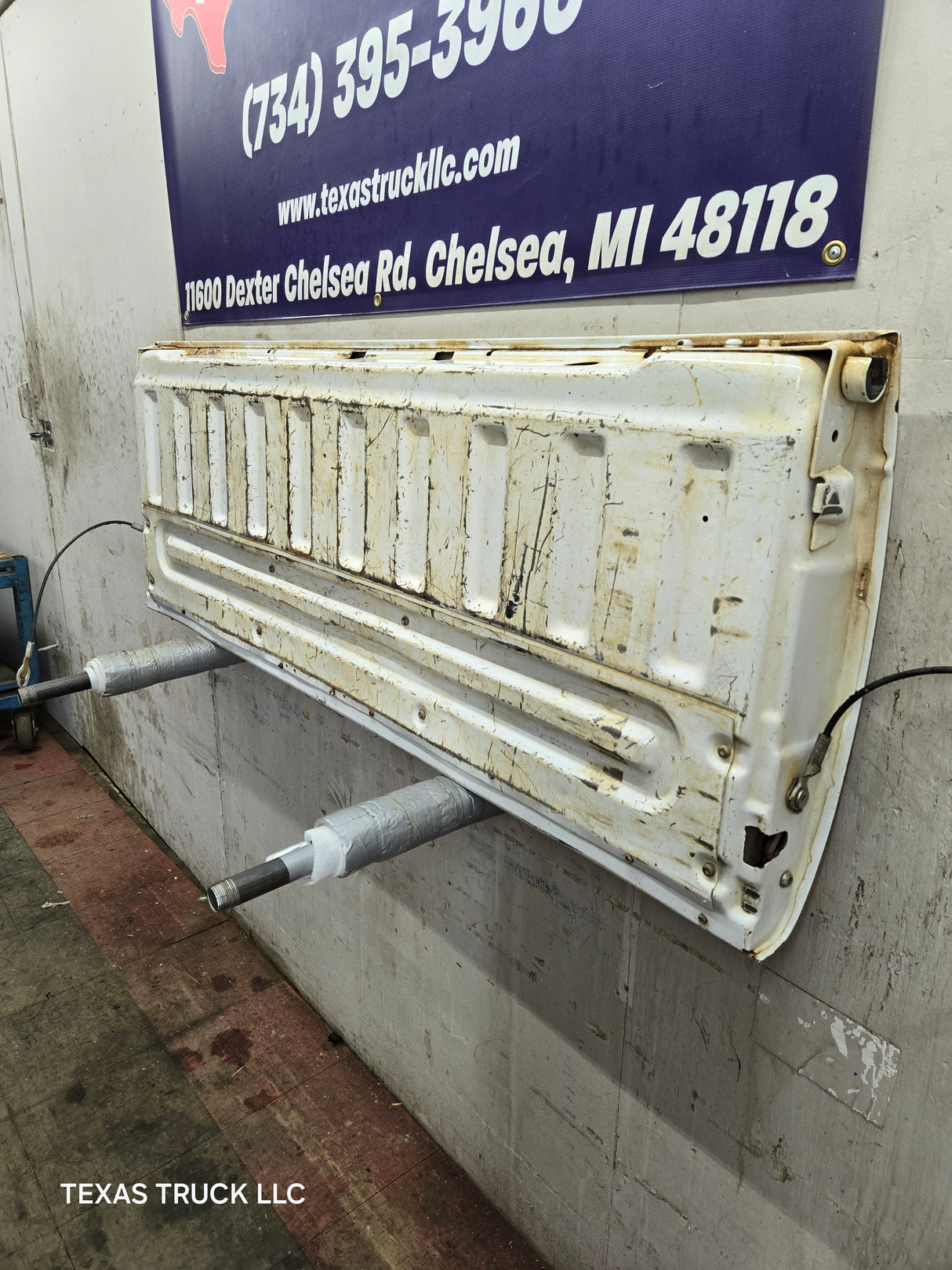 2008-2016 Ford Super Duty Tailgate F250 F350 F450 F550 - Oxford White