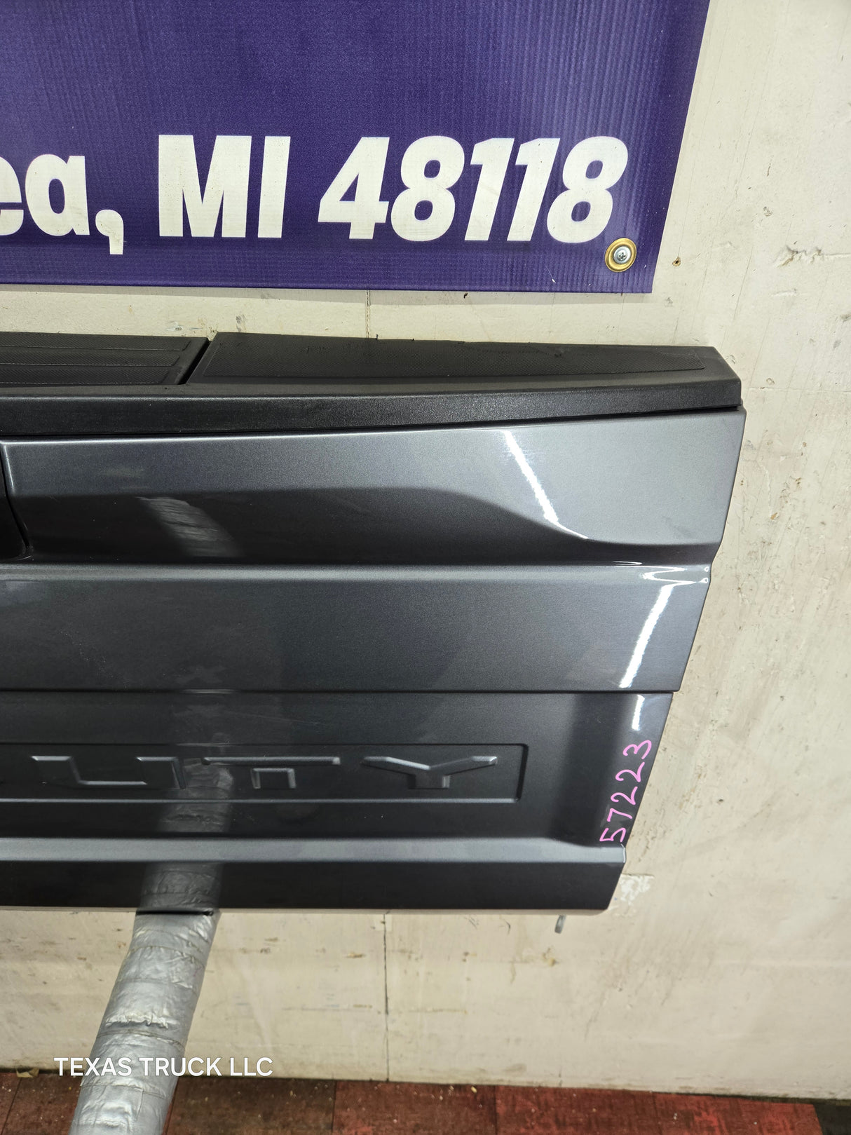 2017-2022 Ford F250 F350 F450 F550 Super Duty Tailgate With Step