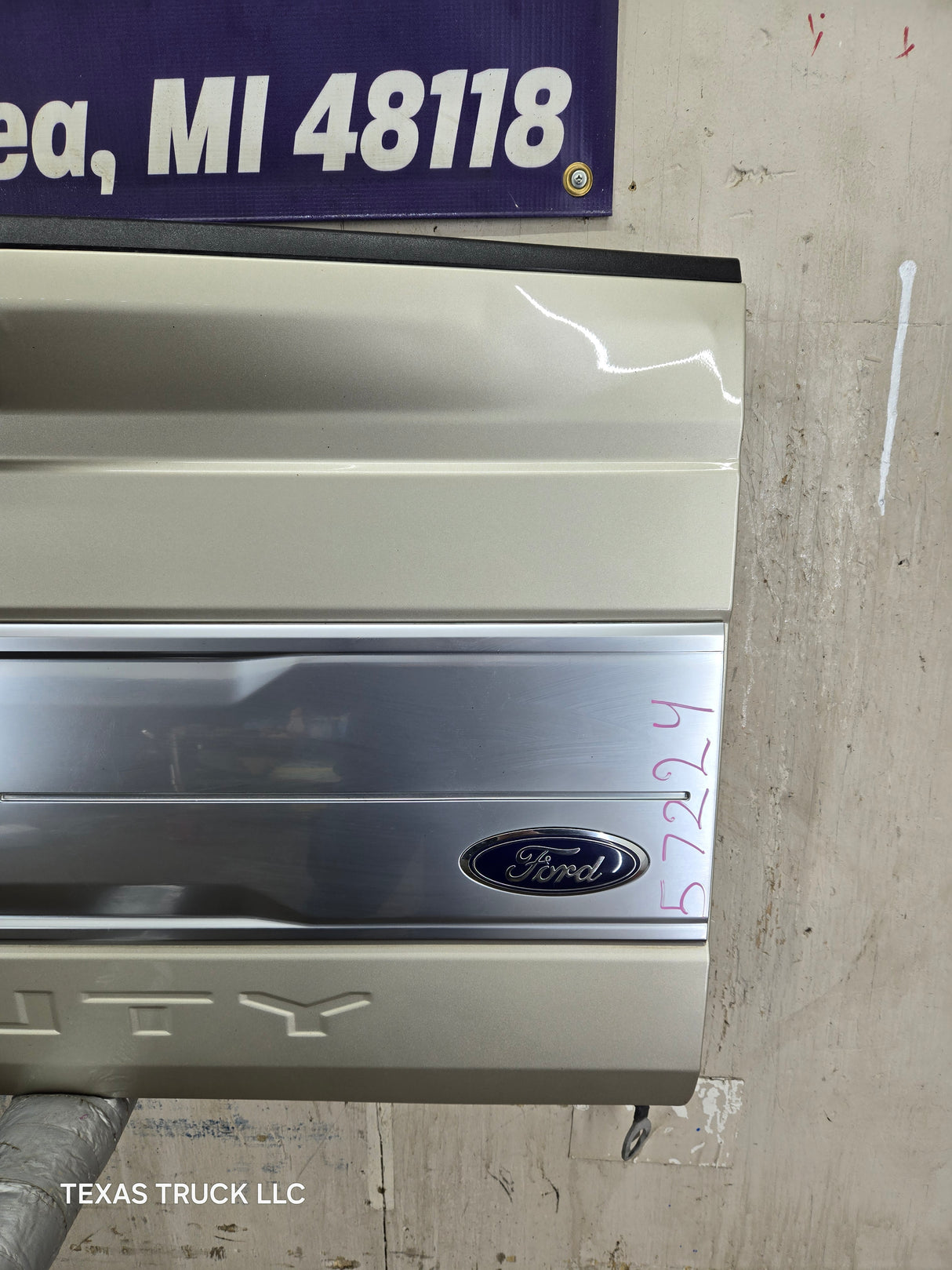 2017-2022 Ford Super Duty King Ranch Tailgate With Step & Camera F250 F350 F450 F550