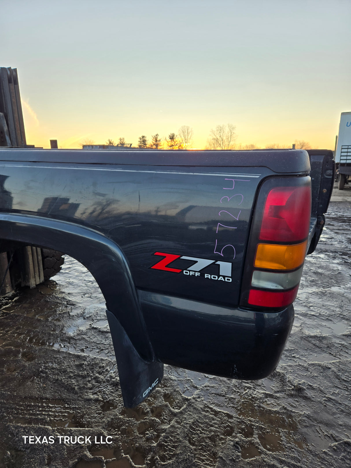 1999-2007 Chevrolet Silverado / GMC Sierra 6' 6" Short Truck Bed