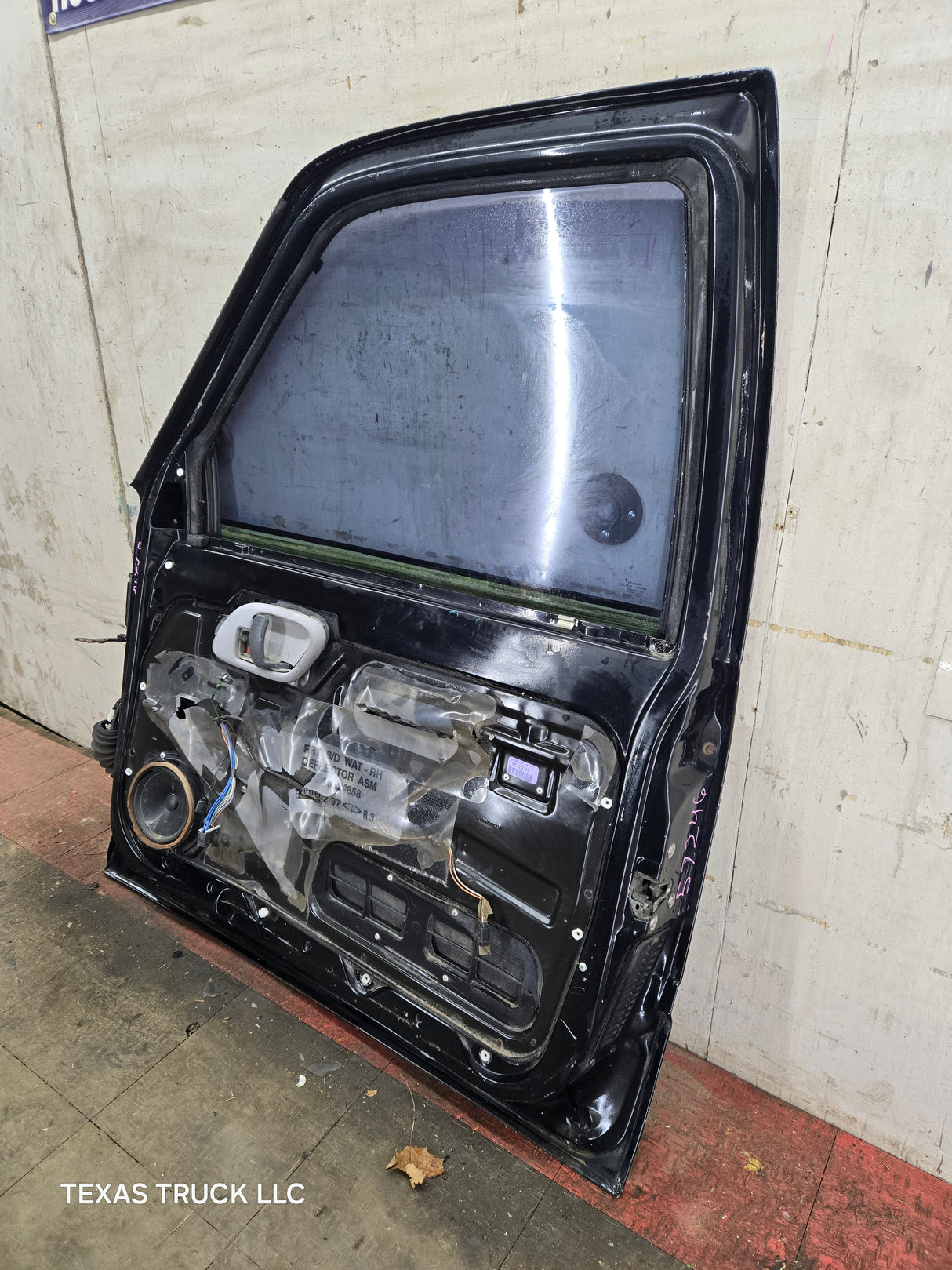 1988-2000 Chevrolet Silverado Suburban GMC Sierra RH Front Passenger Door