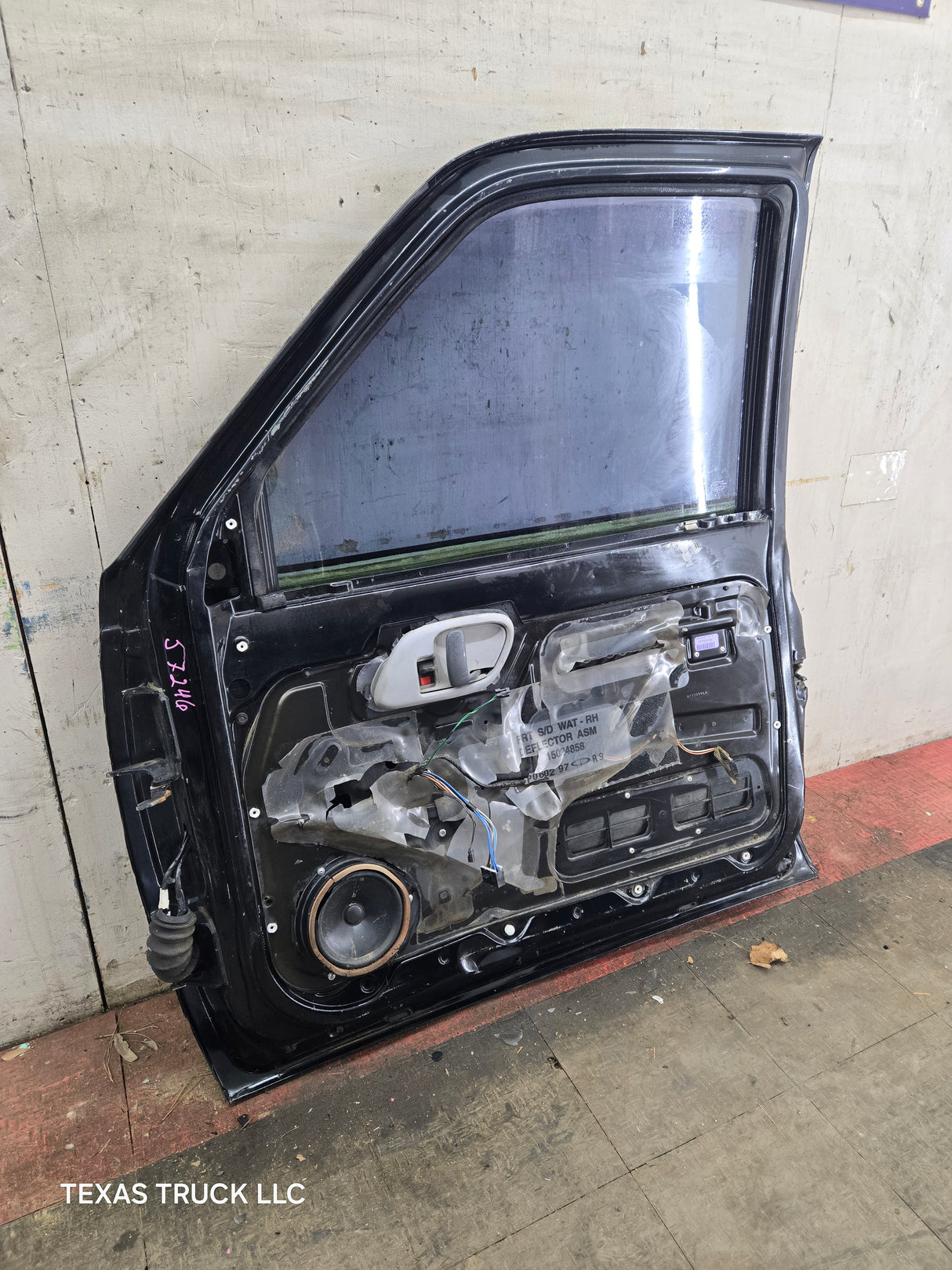 1988-2000 Chevrolet Silverado Suburban GMC Sierra RH Front Passenger Door