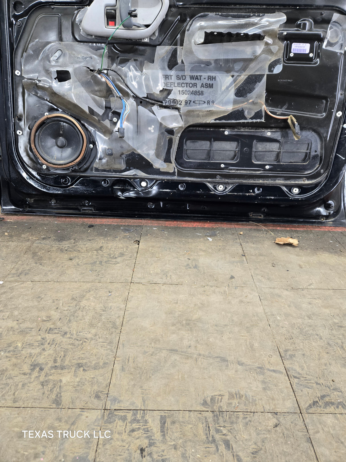 1988-2000 Chevrolet Silverado Suburban GMC Sierra RH Front Passenger Door