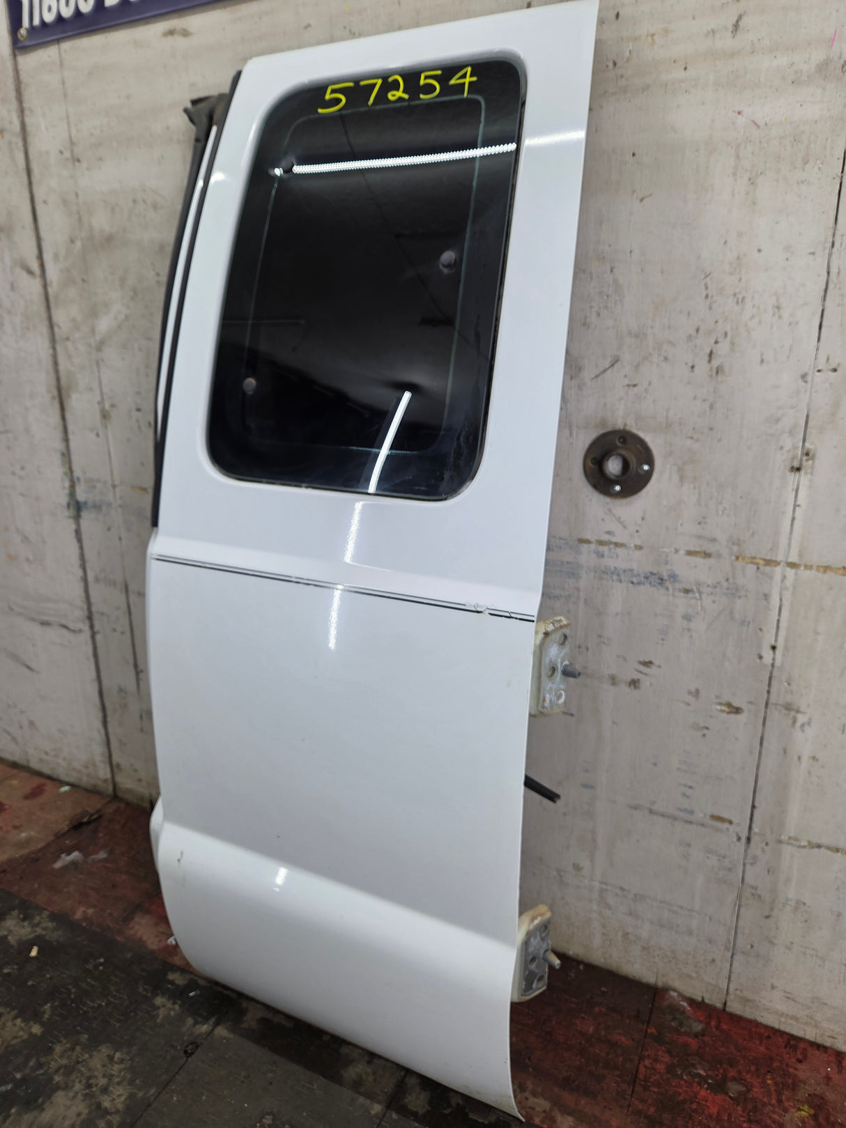 1999-2007 Ford Super Duty F250 F350 F450 F550 LH Extended Cab Driver Rear Door