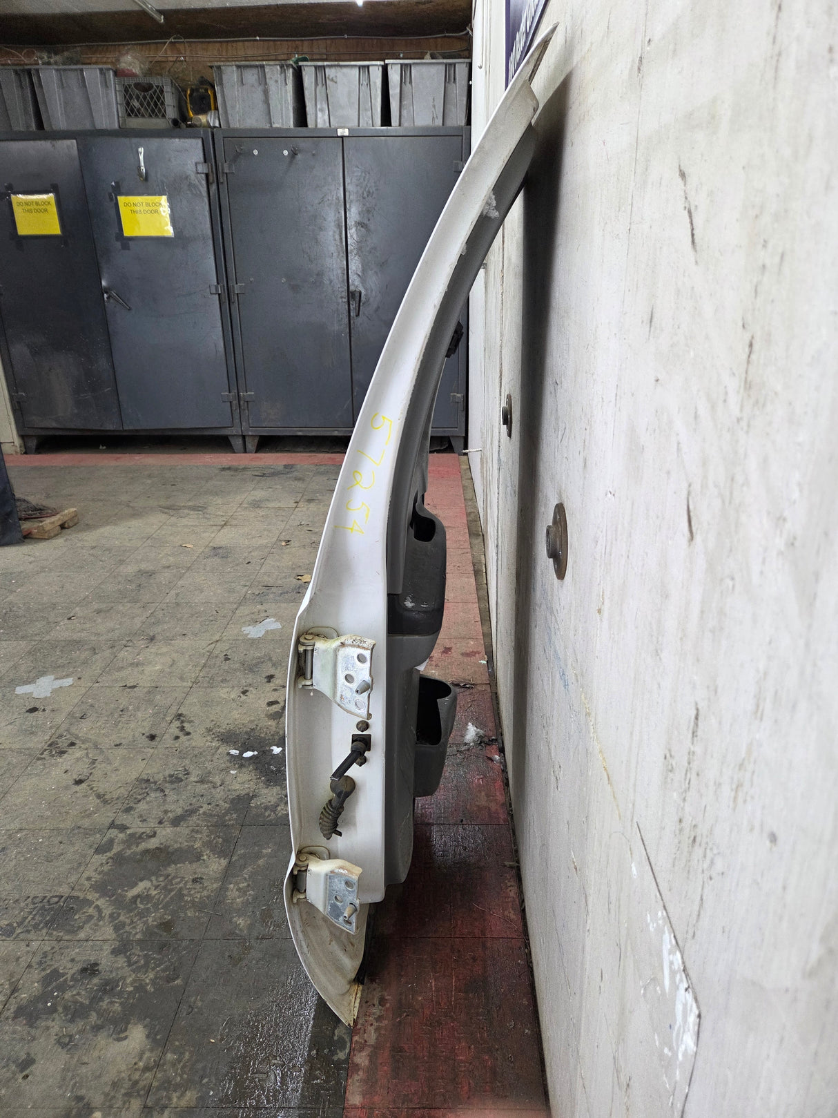 1999-2007 Ford Super Duty F250 F350 F450 F550 LH Extended Cab Driver Rear Door