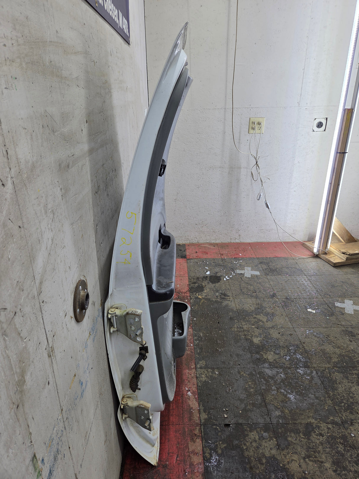 1999-2007 Ford Super Duty F250 F350 F450 F550 LH Extended Cab Driver Rear Door