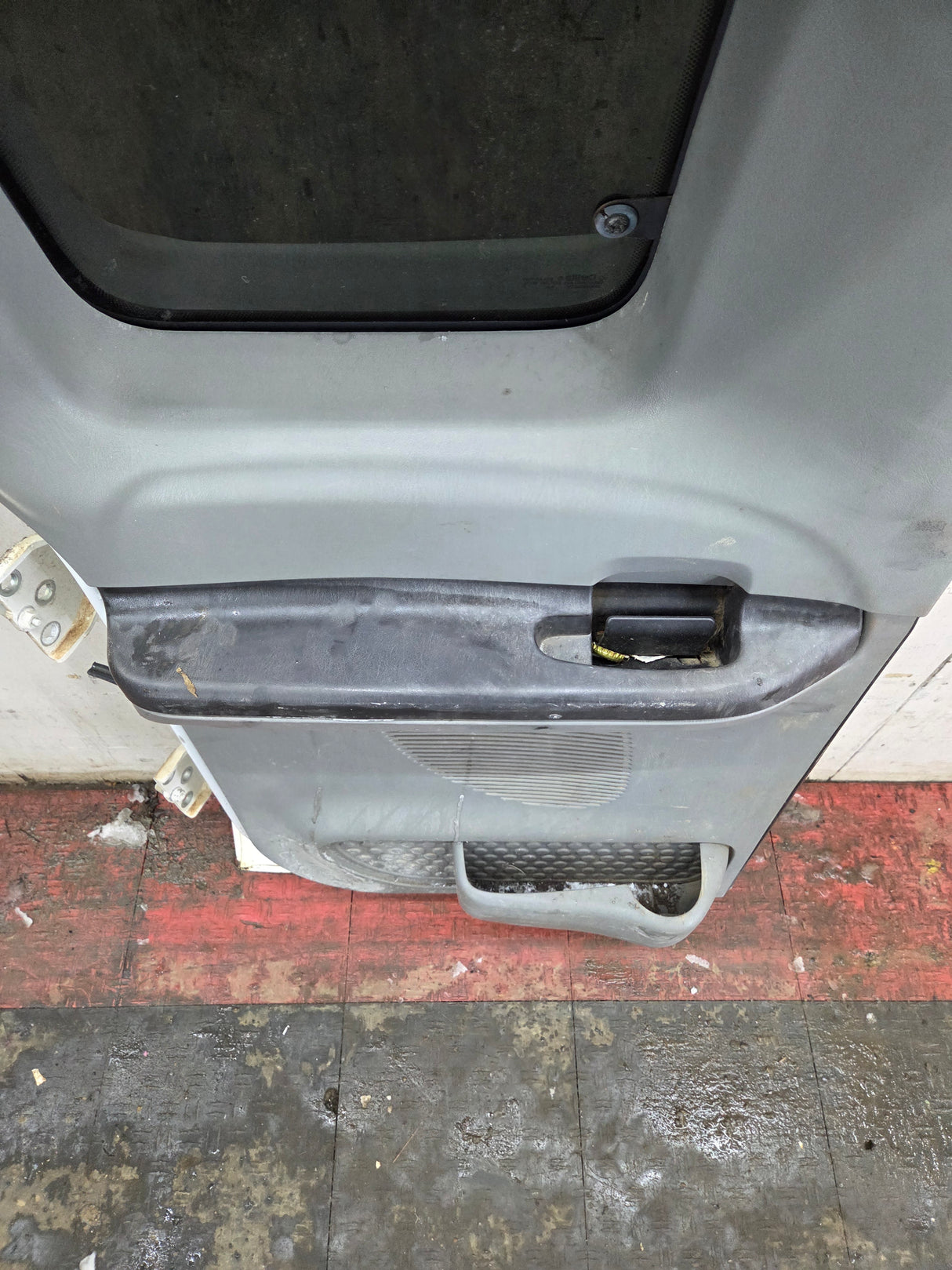 1999-2007 Ford Super Duty F250 F350 F450 F550 LH Extended Cab Driver Rear Door