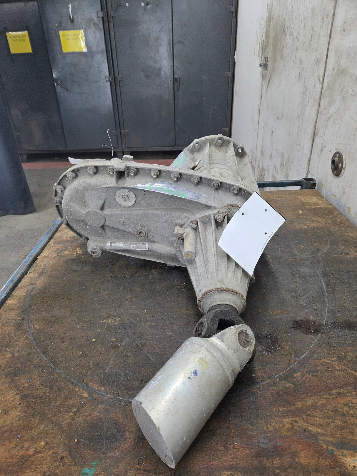 2011-2016 6.2L 6.7L Power Stroke Transfer Case slip yoke Electric Shift Ford F250 F350 F450 F550 Super Duty