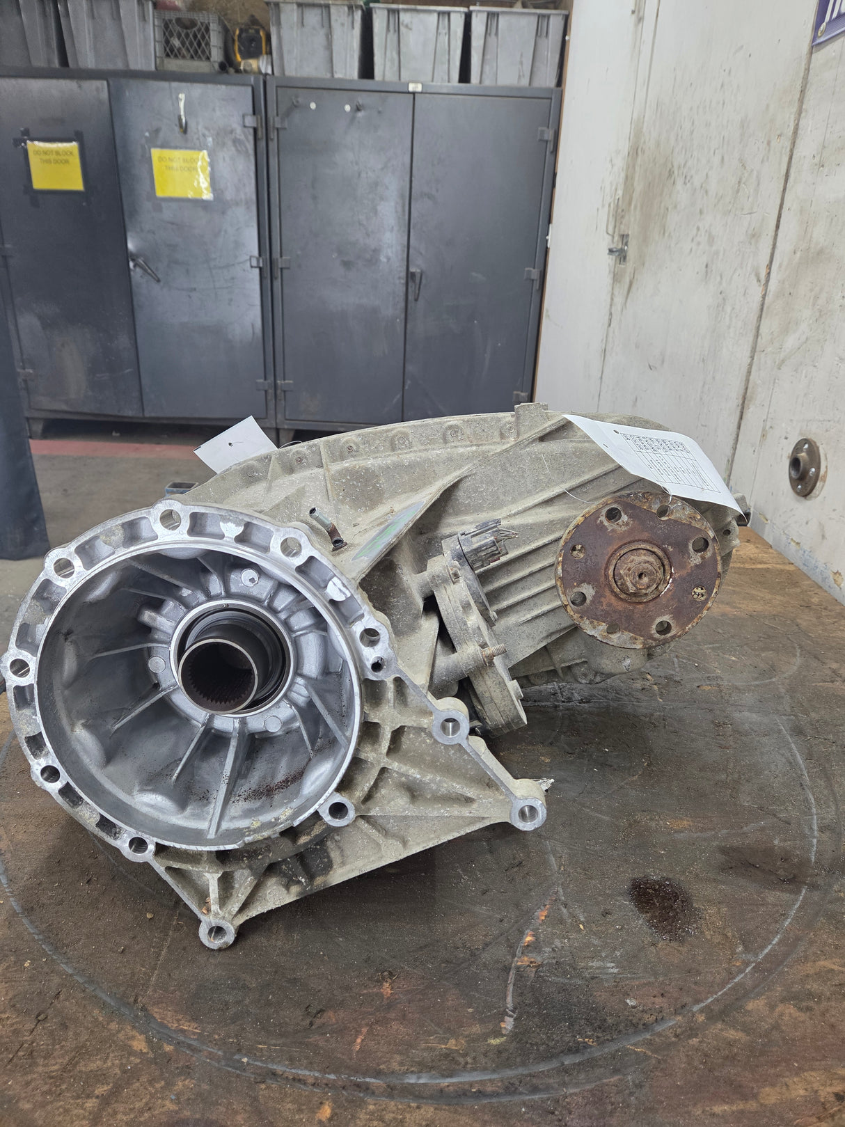 2011-2016 6.2L 6.7L Power Stroke Transfer Case slip yoke Electric Shift Ford F250 F350 F450 F550 Super Duty