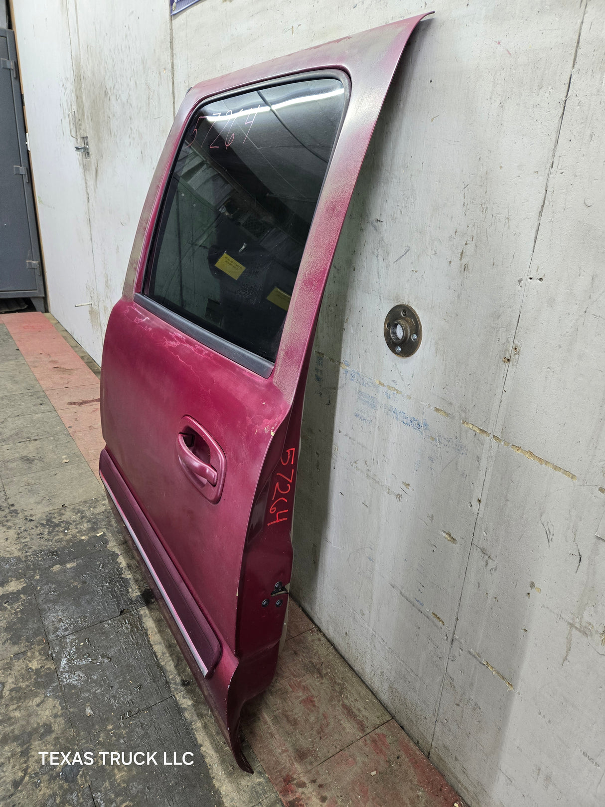 1999-2007 Chevrolet Silverado / GMC Sierra 1500 2500 3500 HD Driver side LH Crew Cab rear door