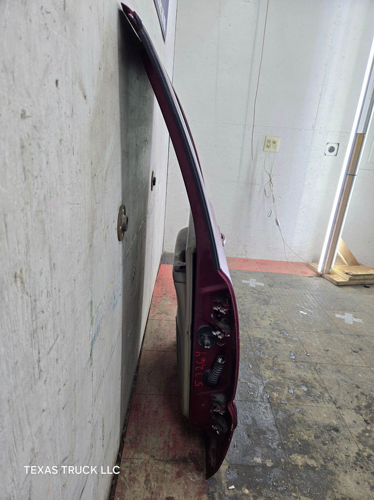 1999-2007 Chevrolet Silverado / GMC Sierra 1500 2500 3500 HD Driver side LH Crew Cab rear door