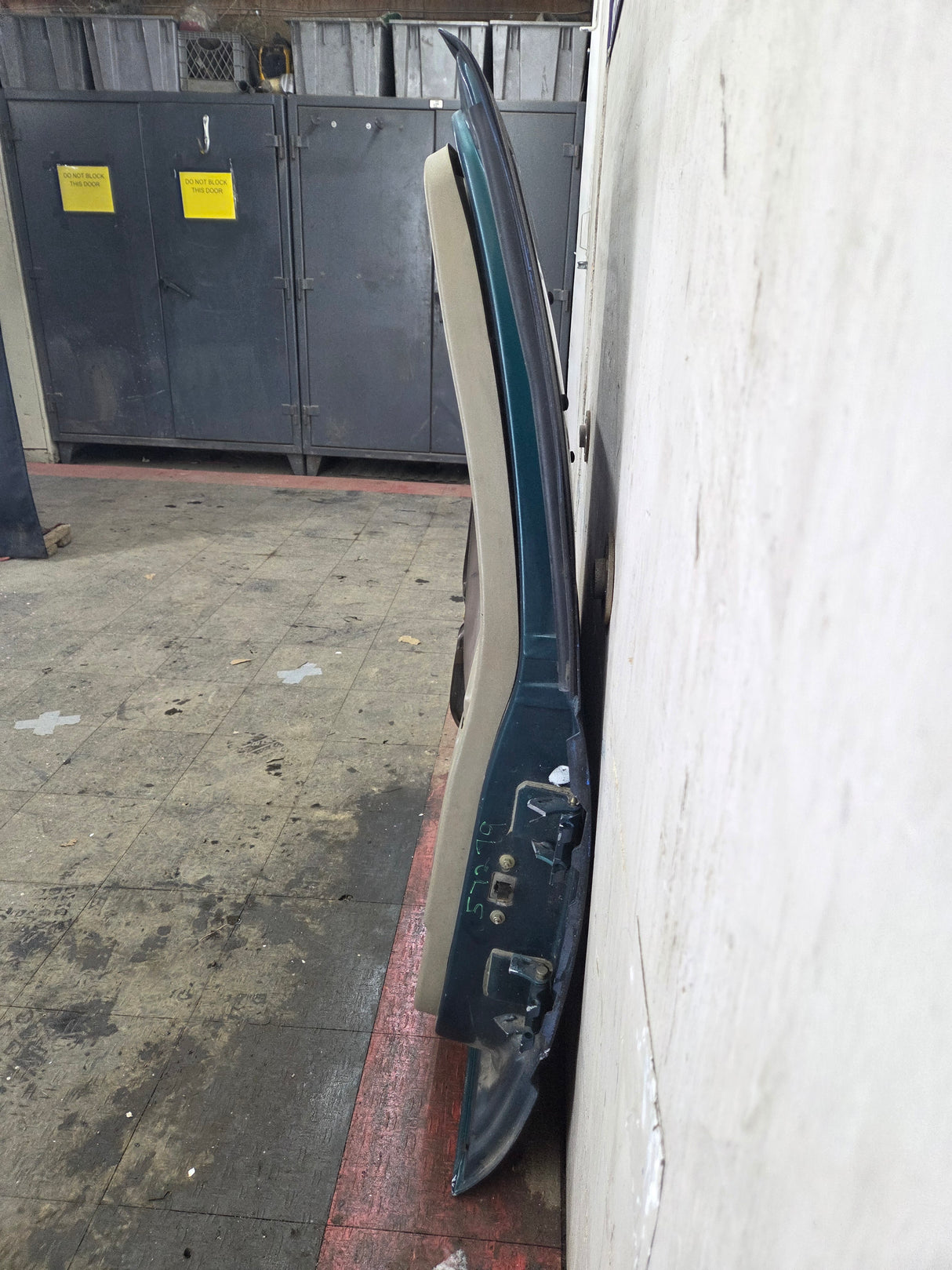 1988-2000 Chevrolet Silverado GMC Sierra RH Rear Extended Cab Passenger 3rd Door