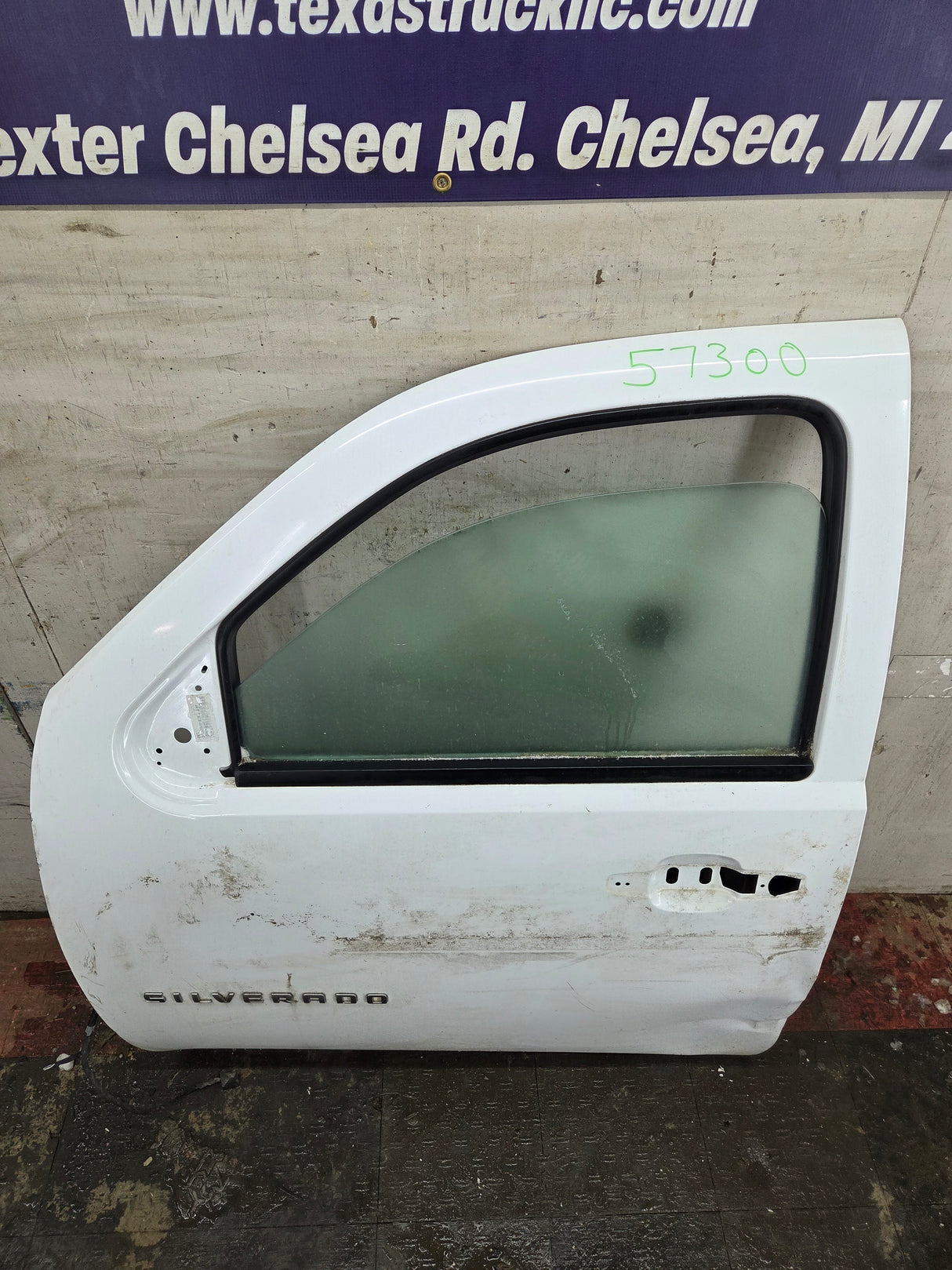 2007-2013 Chevrolet Silverado / GMC Sierra 1500 2500 3500 HD LH Front Driver Side Door