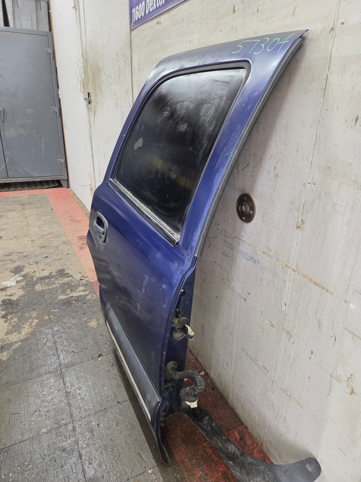 2001-2006 Chevrolet Tahoe / GMC Yukon 1500 2500HD Rear Passenger side rear door RH