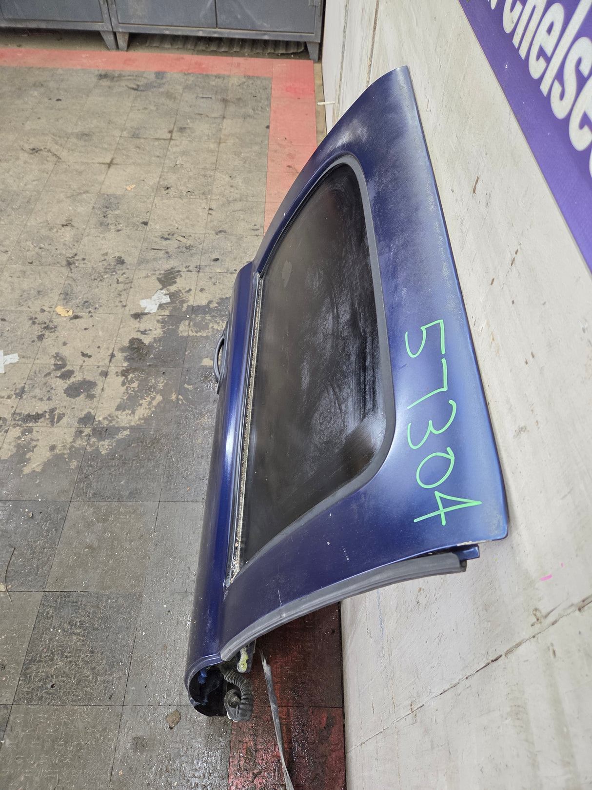 2001-2006 Chevrolet Tahoe / GMC Yukon 1500 2500HD Rear Passenger side rear door RH