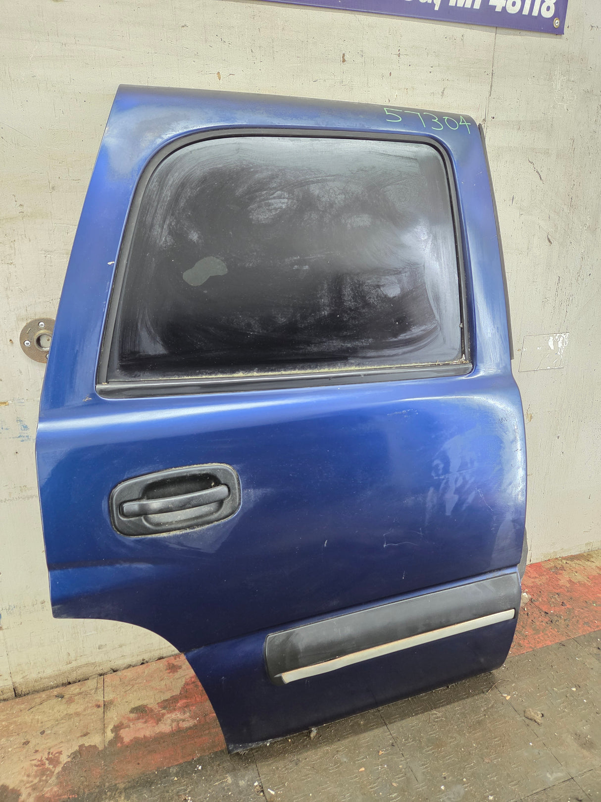 2001-2006 Chevrolet Tahoe / GMC Yukon 1500 2500HD Rear Passenger side rear door RH