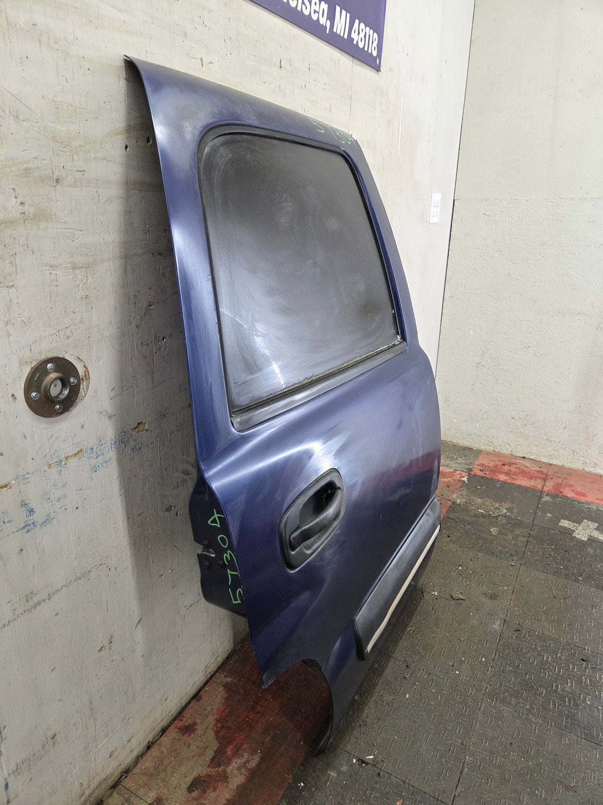 2001-2006 Chevrolet Tahoe / GMC Yukon 1500 2500HD Rear Passenger side rear door RH