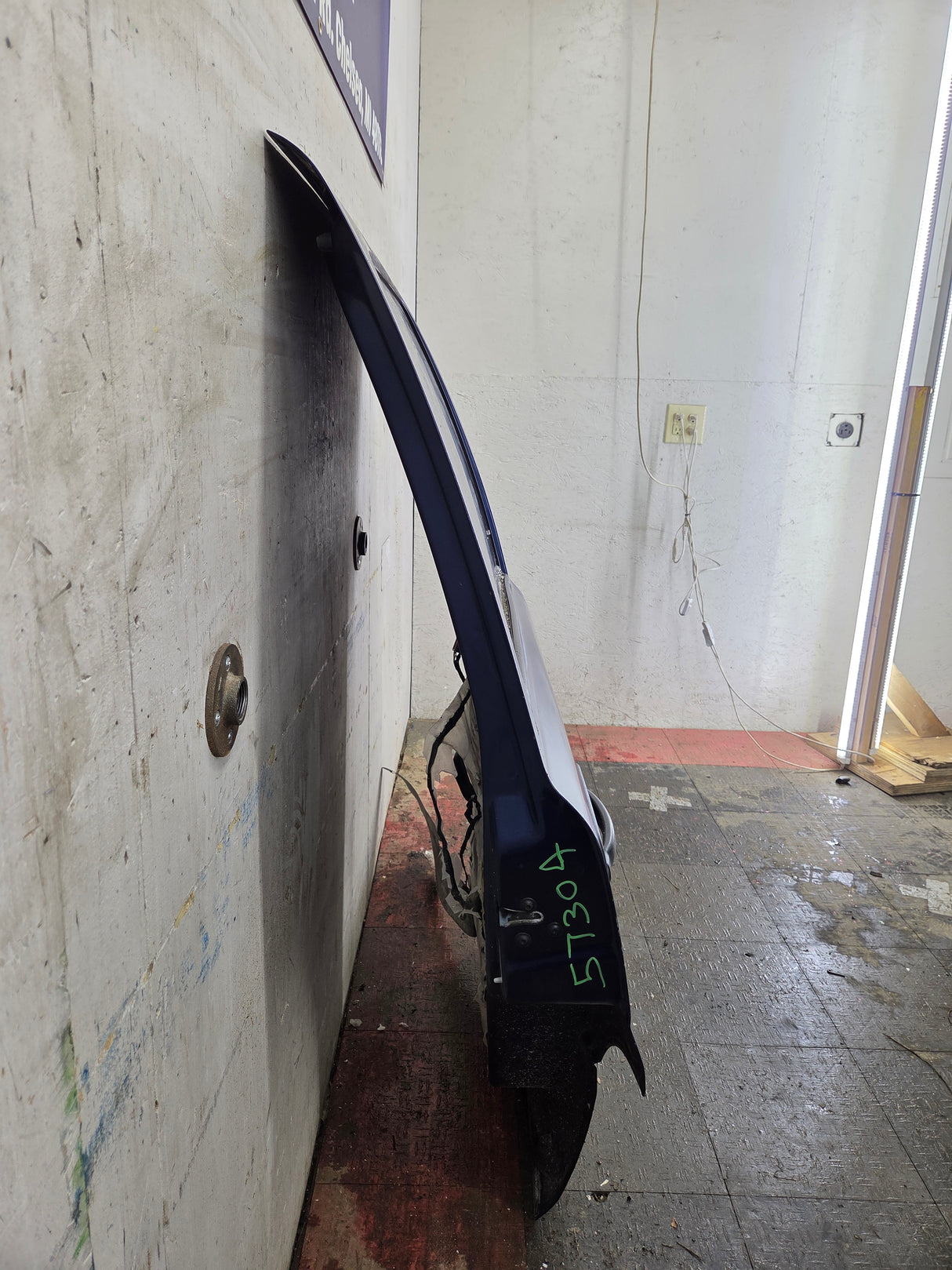 2001-2006 Chevrolet Tahoe / GMC Yukon 1500 2500HD Rear Passenger side rear door RH