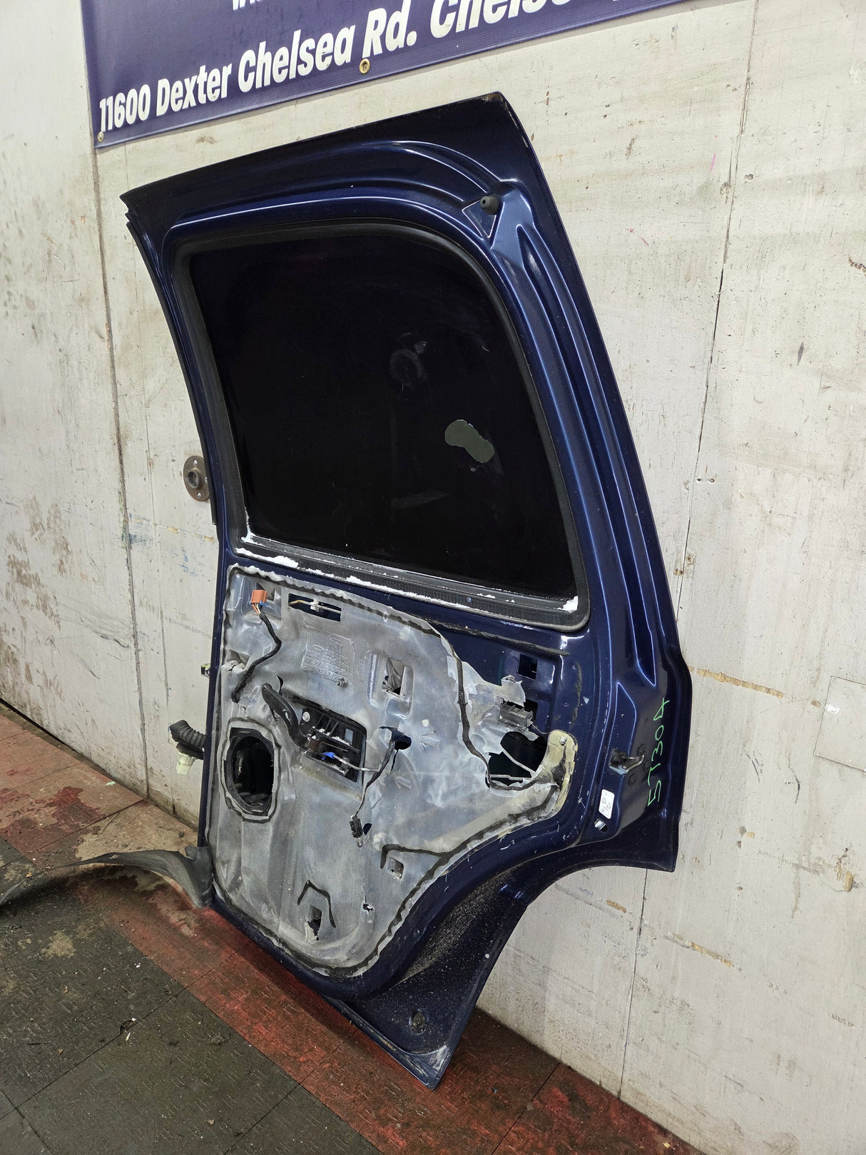 2001-2006 Chevrolet Tahoe / GMC Yukon 1500 2500HD Rear Passenger side rear door RH