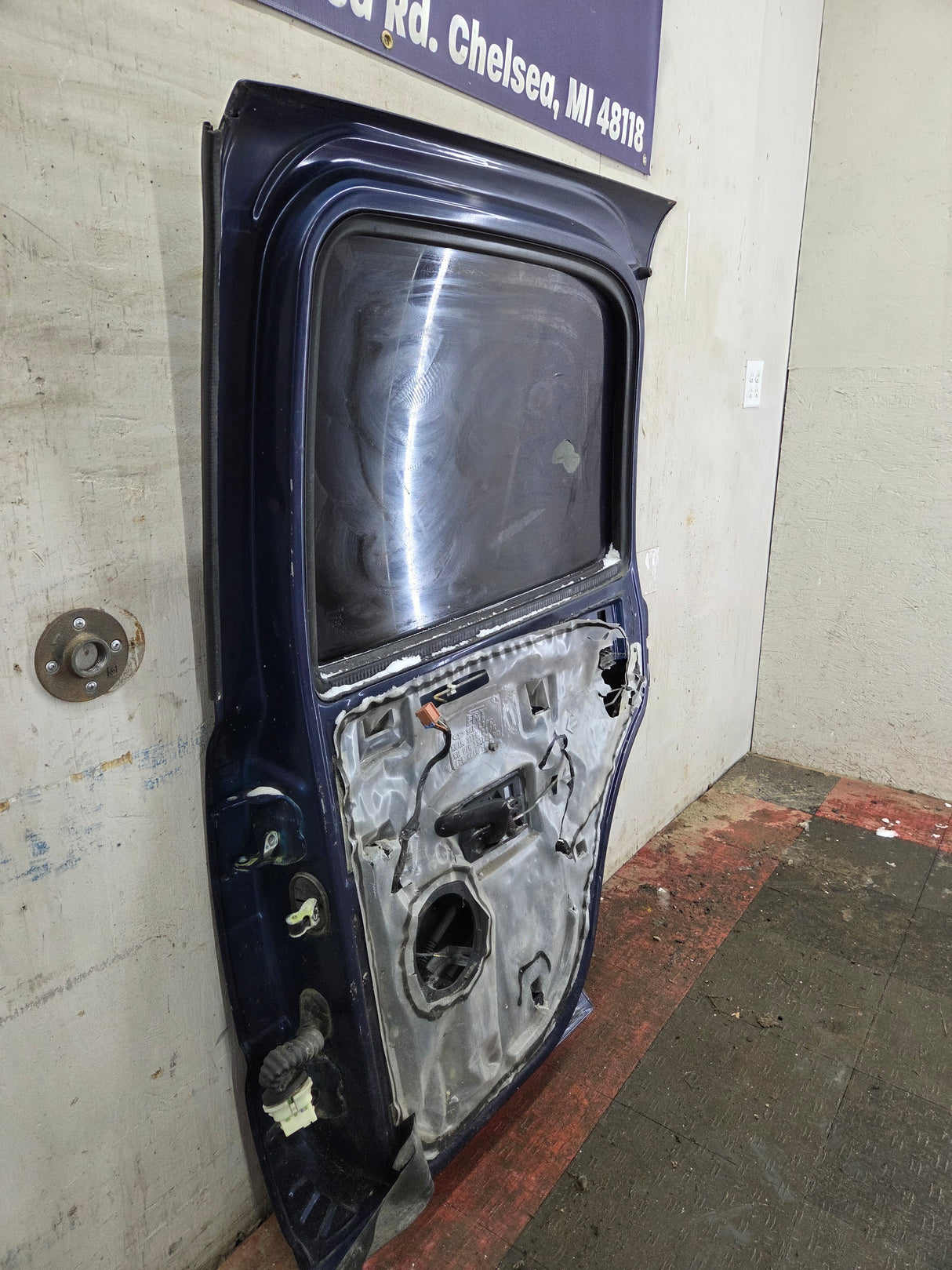 2001-2006 Chevrolet Tahoe / GMC Yukon 1500 2500HD Rear Passenger side rear door RH