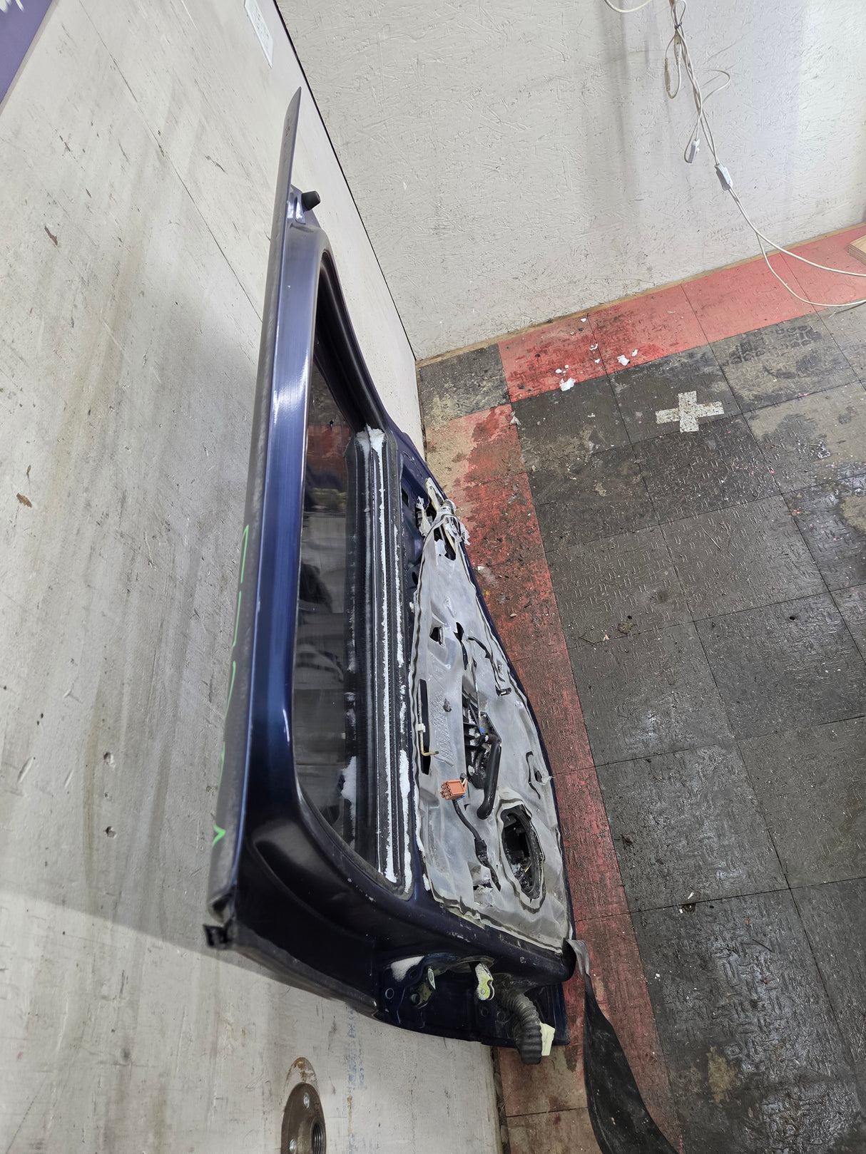 2001-2006 Chevrolet Tahoe / GMC Yukon 1500 2500HD Rear Passenger side rear door RH