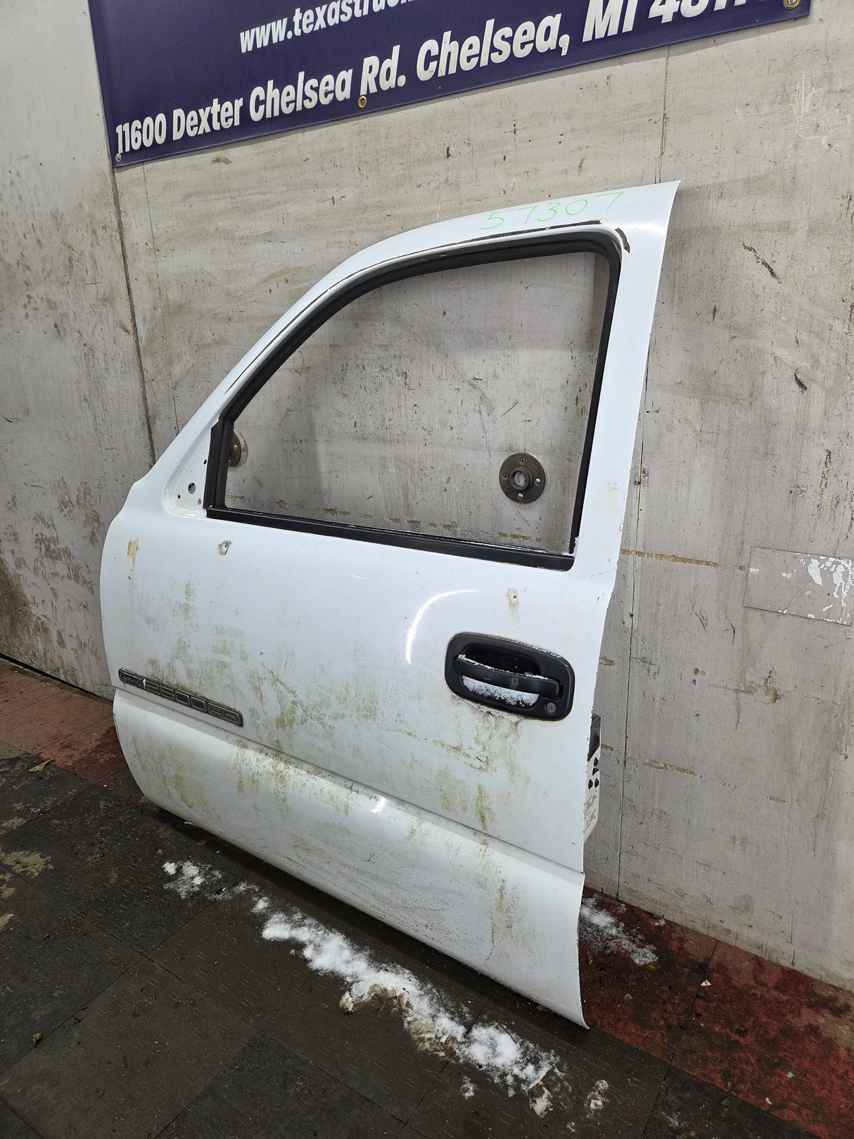 1999-2006 Chevrolet Silverado / GMC Sierra 1500 2500 3500 HD Front Driver Side Door LH