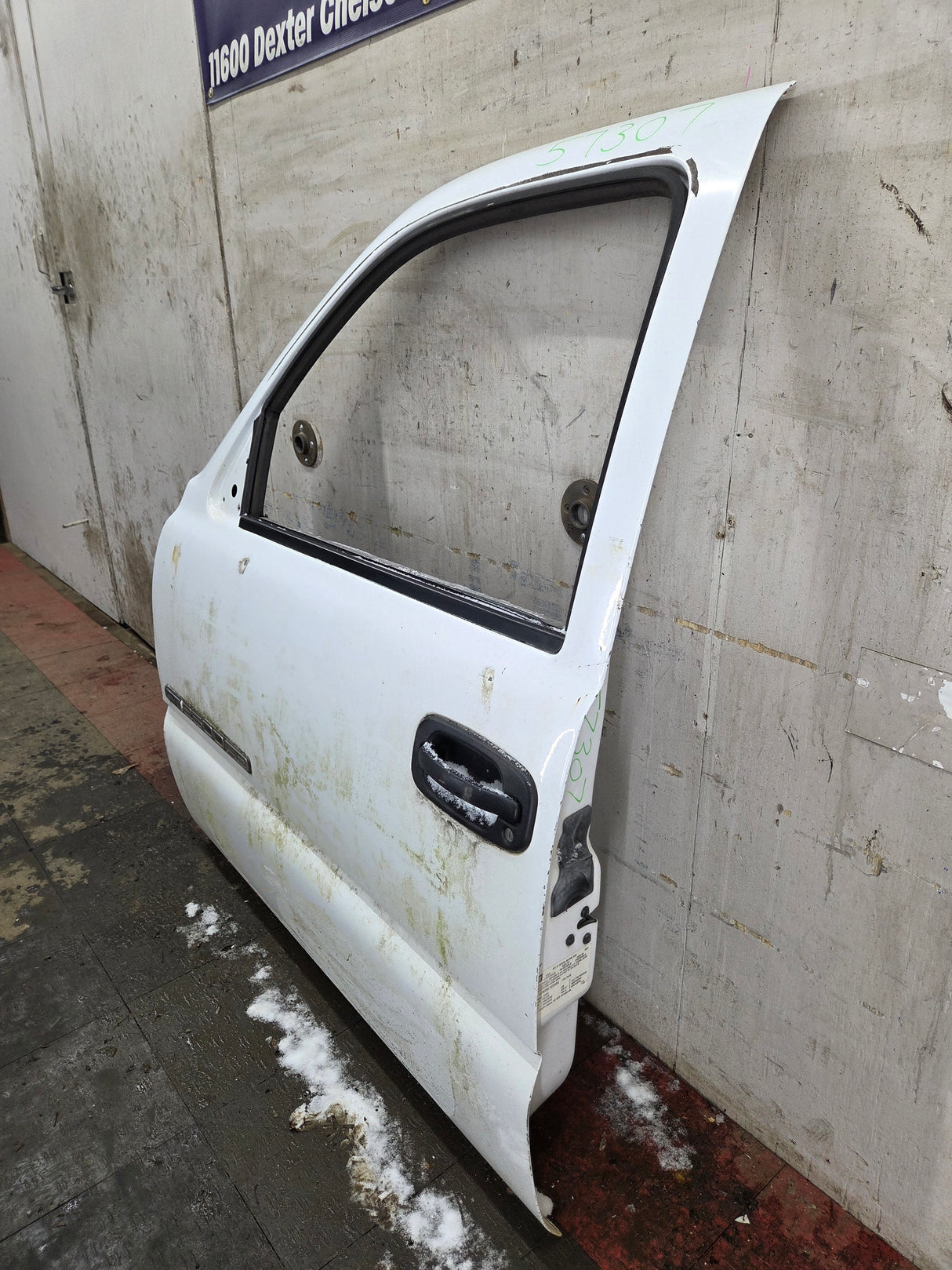 1999-2006 Chevrolet Silverado / GMC Sierra 1500 2500 3500 HD Front Driver Side Door LH