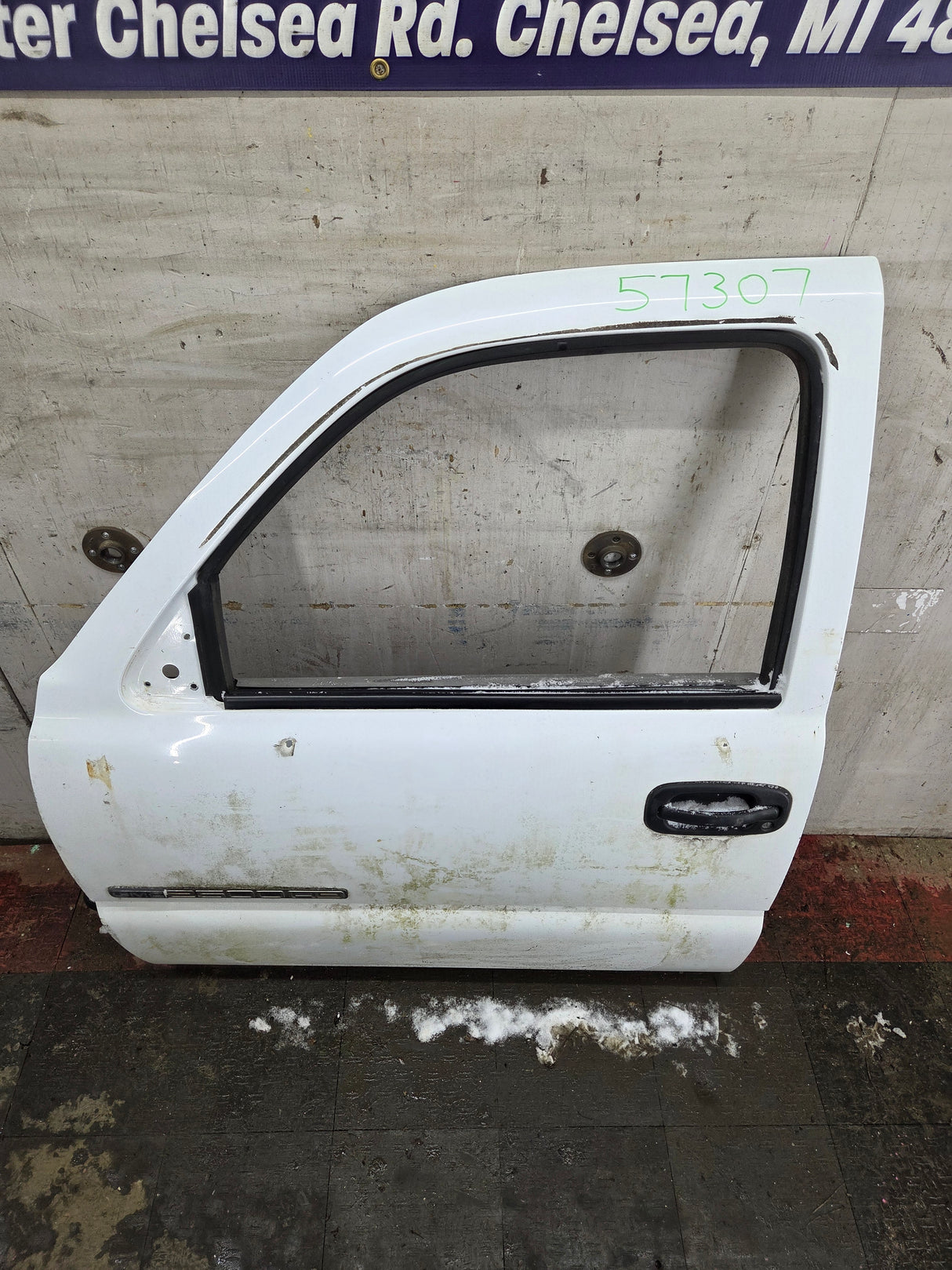 1999-2006 Chevrolet Silverado / GMC Sierra 1500 2500 3500 HD Front Driver Side Door LH