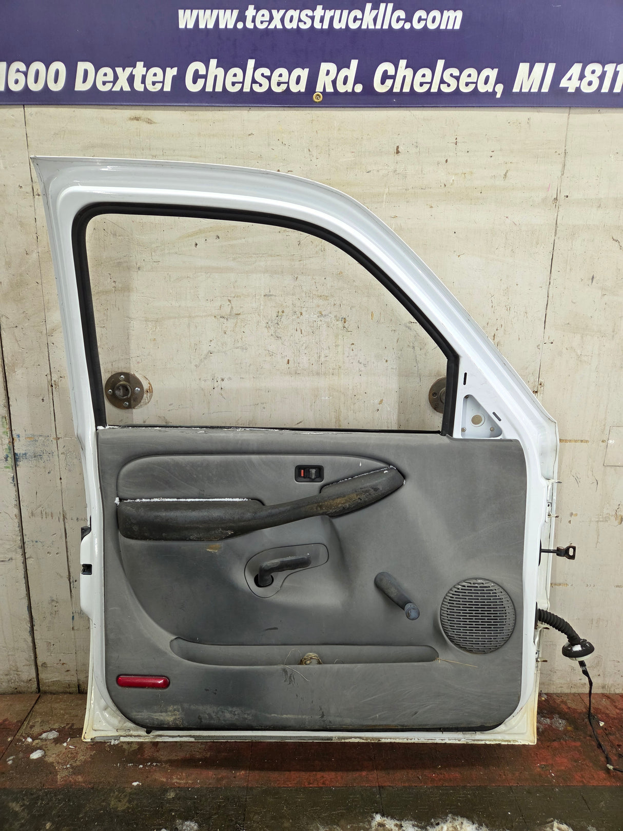 1999-2006 Chevrolet Silverado / GMC Sierra 1500 2500 3500 HD Front Driver Side Door LH