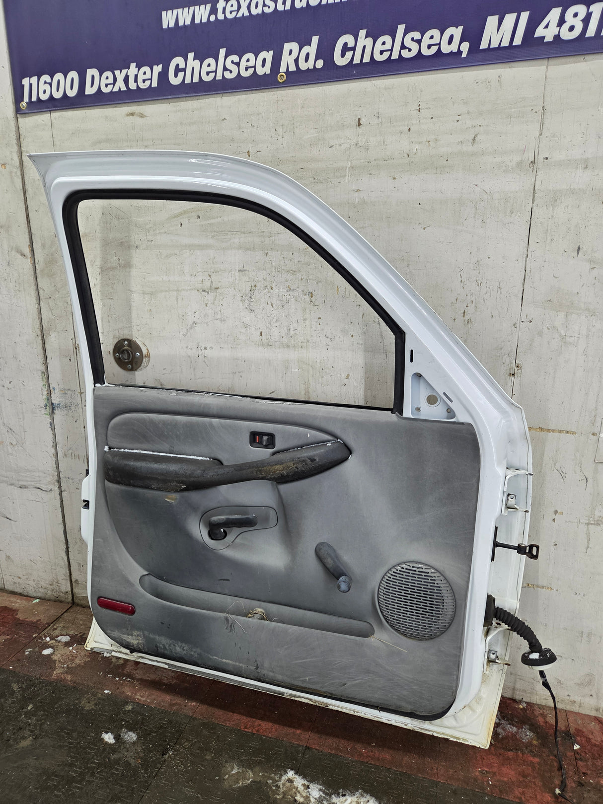 1999-2006 Chevrolet Silverado / GMC Sierra 1500 2500 3500 HD Front Driver Side Door LH