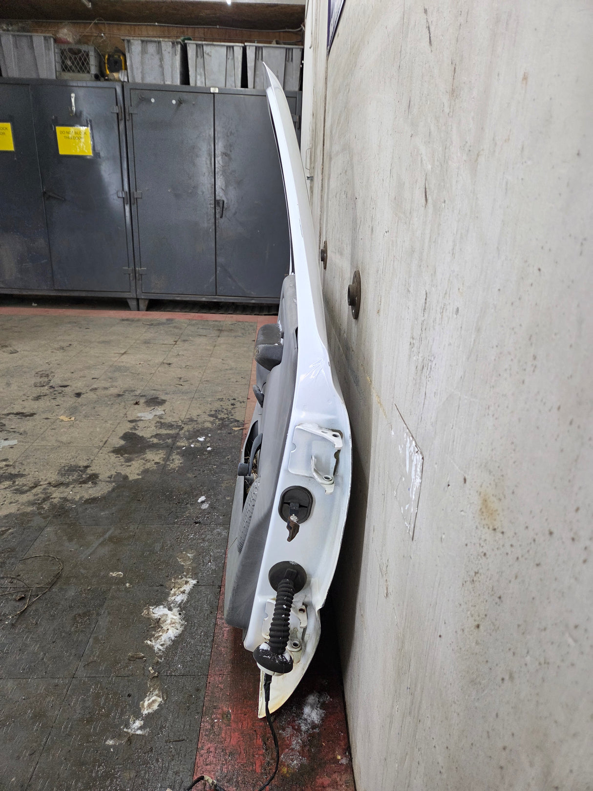 1999-2006 Chevrolet Silverado / GMC Sierra 1500 2500 3500 HD Front Driver Side Door LH