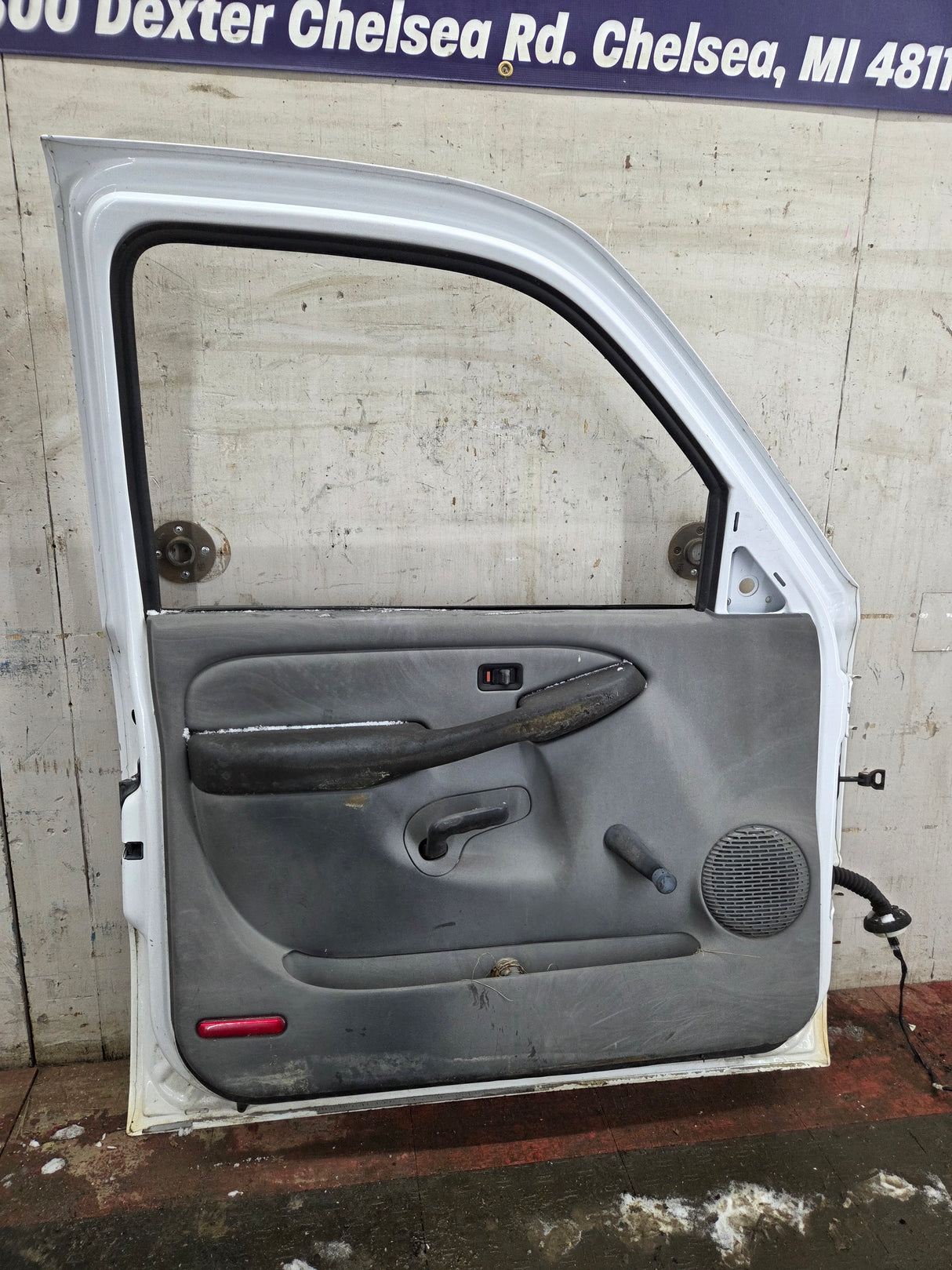 1999-2006 Chevrolet Silverado / GMC Sierra 1500 2500 3500 HD Front Driver Side Door LH