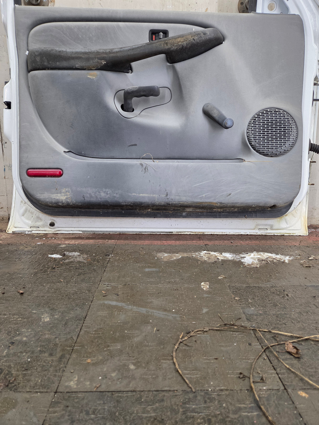 1999-2006 Chevrolet Silverado / GMC Sierra 1500 2500 3500 HD Front Driver Side Door LH