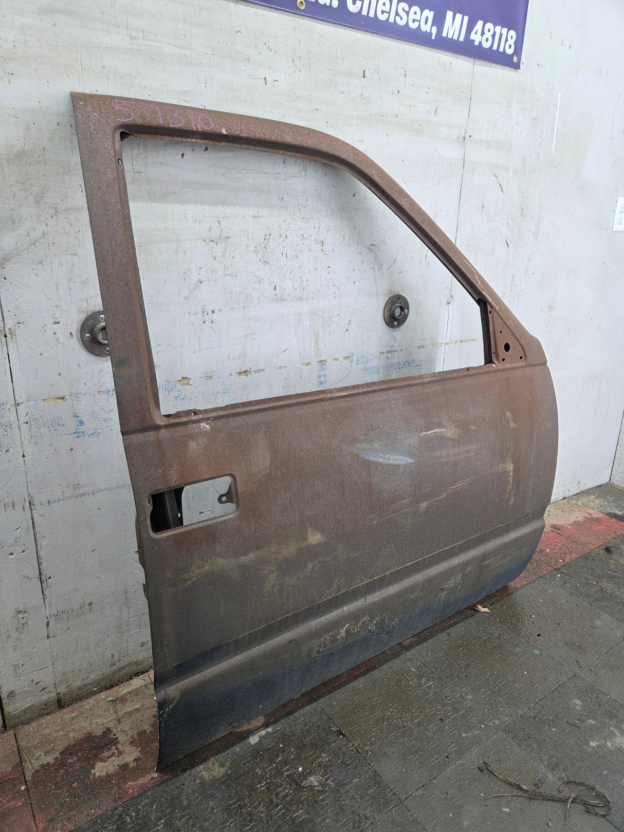 1988-2000 Chevrolet Silverado Suburban GMC Sierra RH Front Passenger Door