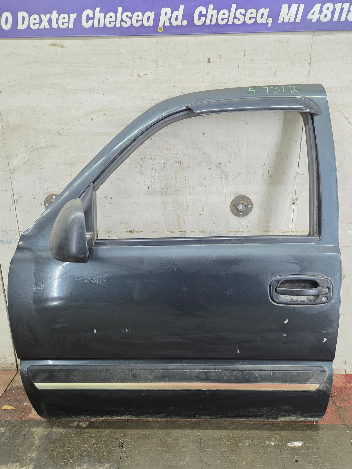 1999-2006 Chevrolet Silverado / GMC Sierra 1500 2500 3500 HD Front Driver Side Door LH