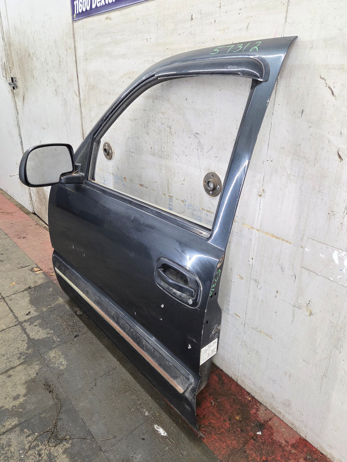 1999-2006 Chevrolet Silverado / GMC Sierra 1500 2500 3500 HD Front Driver Side Door LH