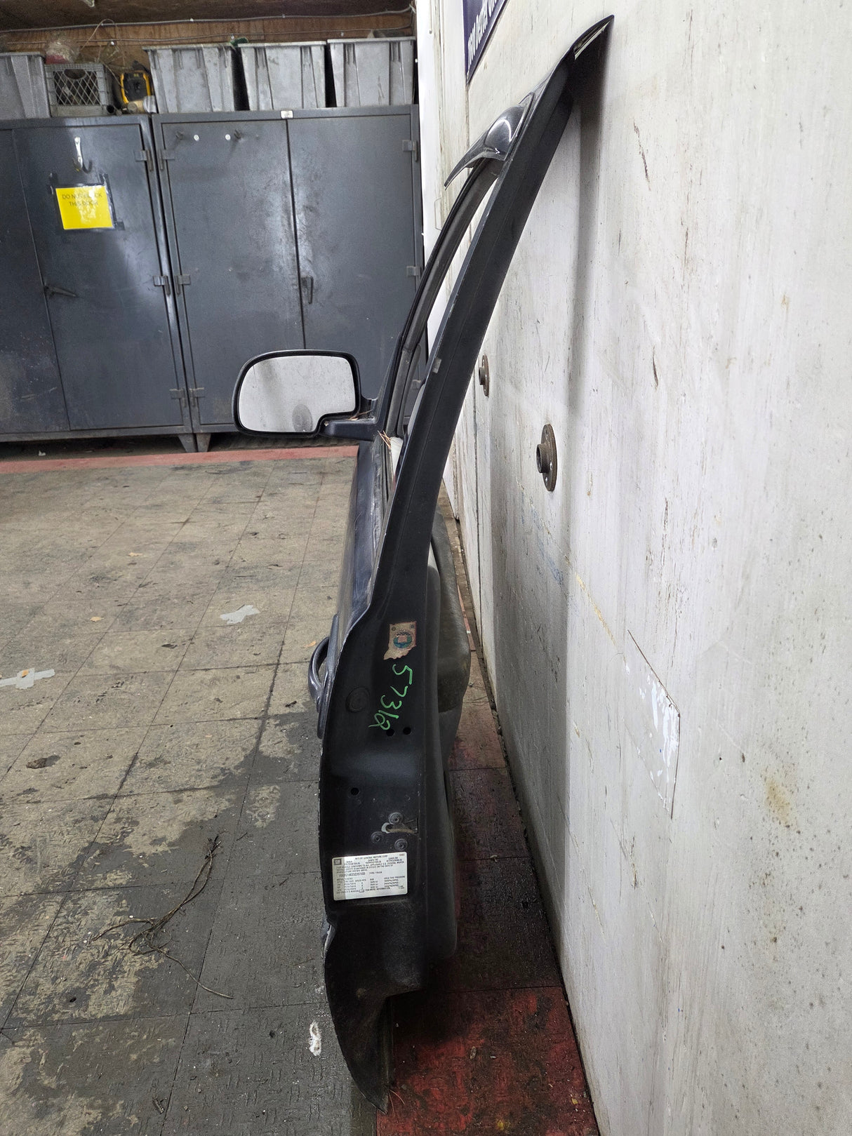 1999-2006 Chevrolet Silverado / GMC Sierra 1500 2500 3500 HD Front Driver Side Door LH