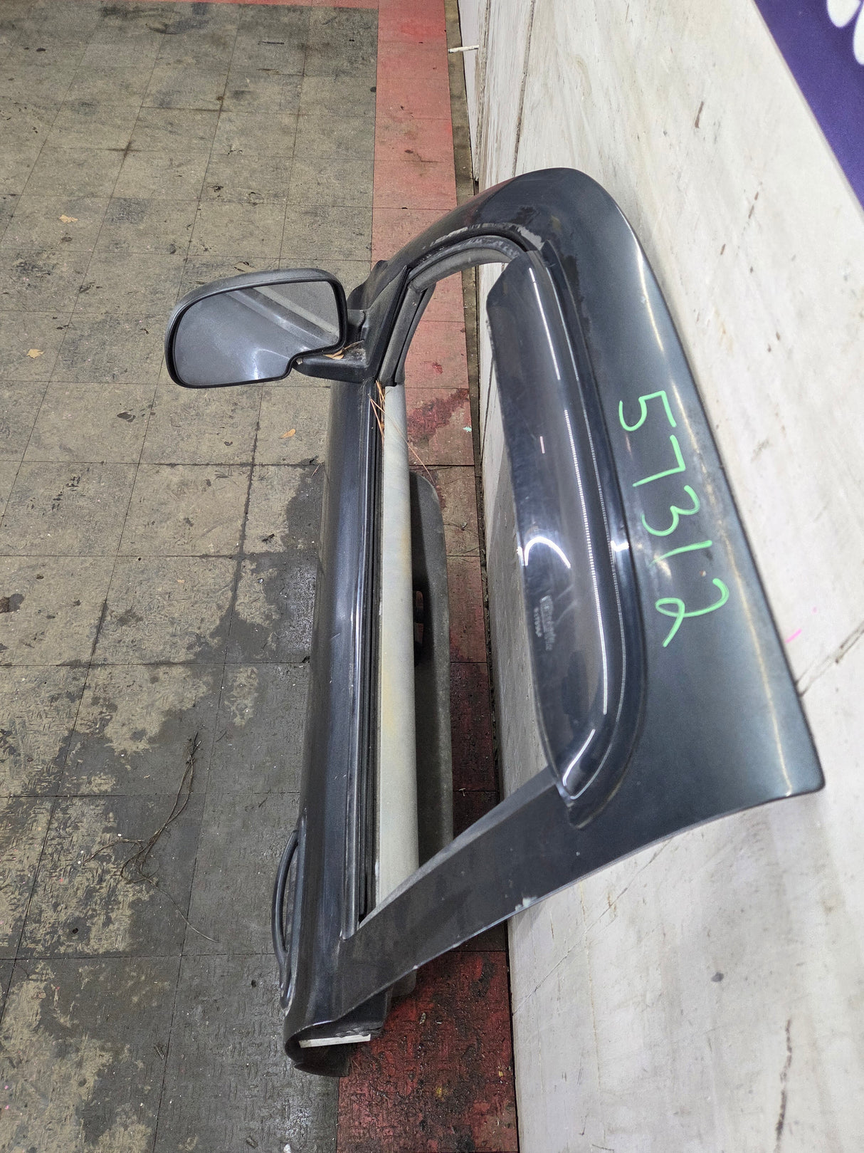 1999-2006 Chevrolet Silverado / GMC Sierra 1500 2500 3500 HD Front Driver Side Door LH