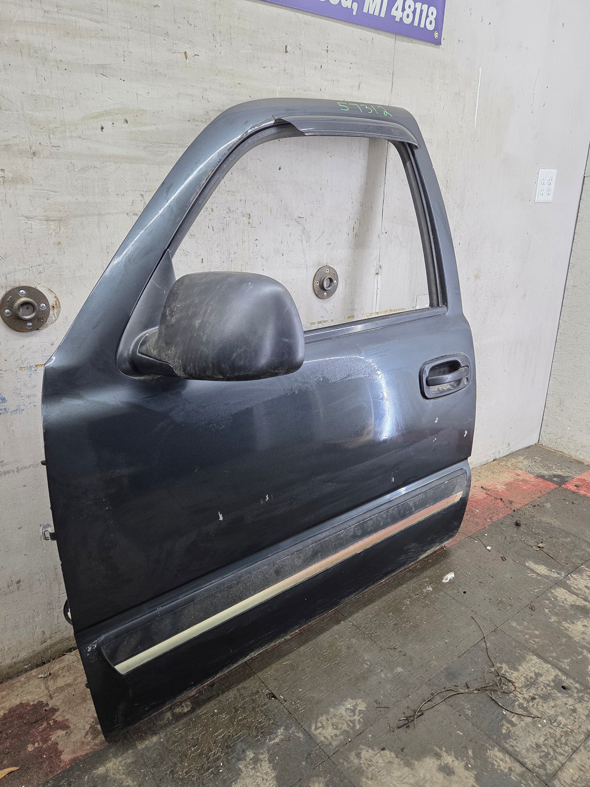 1999-2006 Chevrolet Silverado / GMC Sierra 1500 2500 3500 HD Front Driver Side Door LH