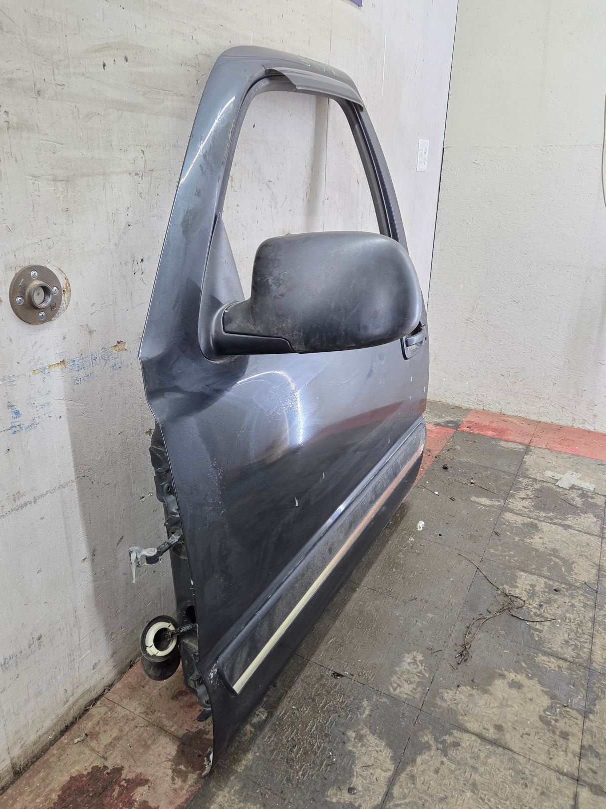 1999-2006 Chevrolet Silverado / GMC Sierra 1500 2500 3500 HD Front Driver Side Door LH