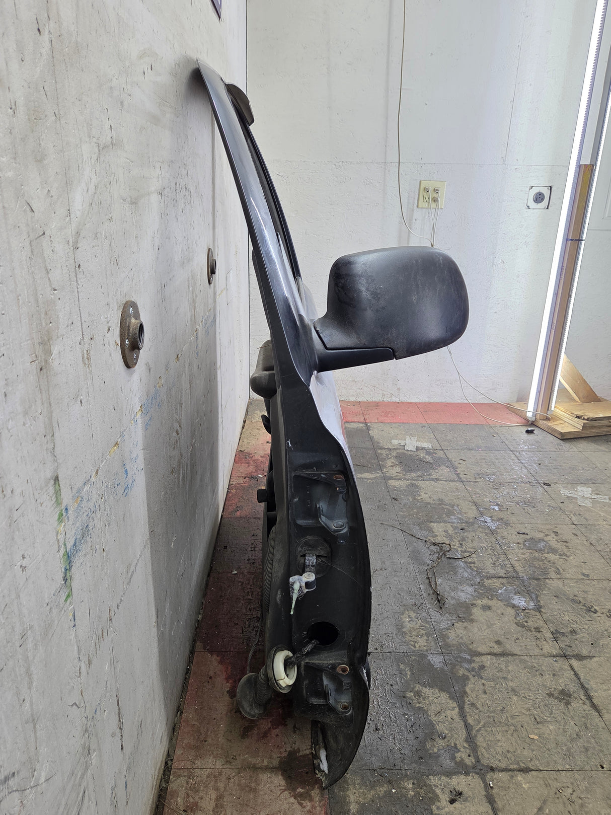 1999-2006 Chevrolet Silverado / GMC Sierra 1500 2500 3500 HD Front Driver Side Door LH