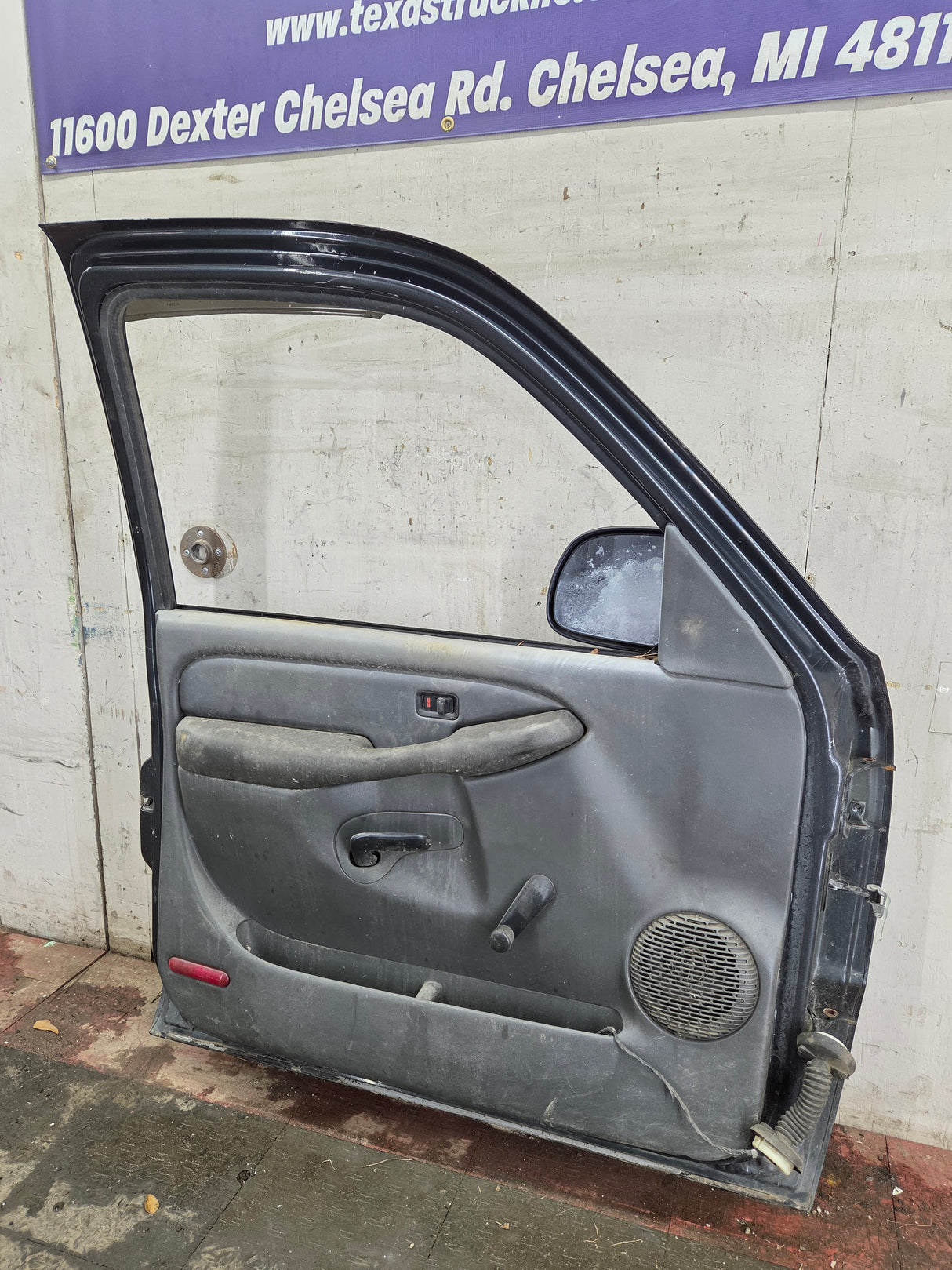 1999-2006 Chevrolet Silverado / GMC Sierra 1500 2500 3500 HD Front Driver Side Door LH