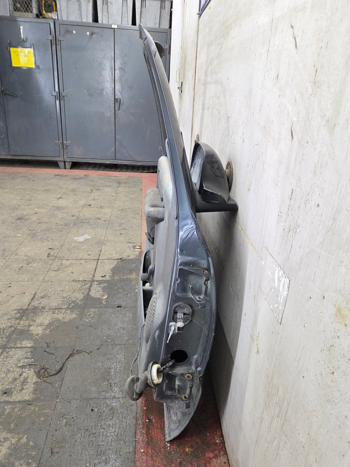 1999-2006 Chevrolet Silverado / GMC Sierra 1500 2500 3500 HD Front Driver Side Door LH