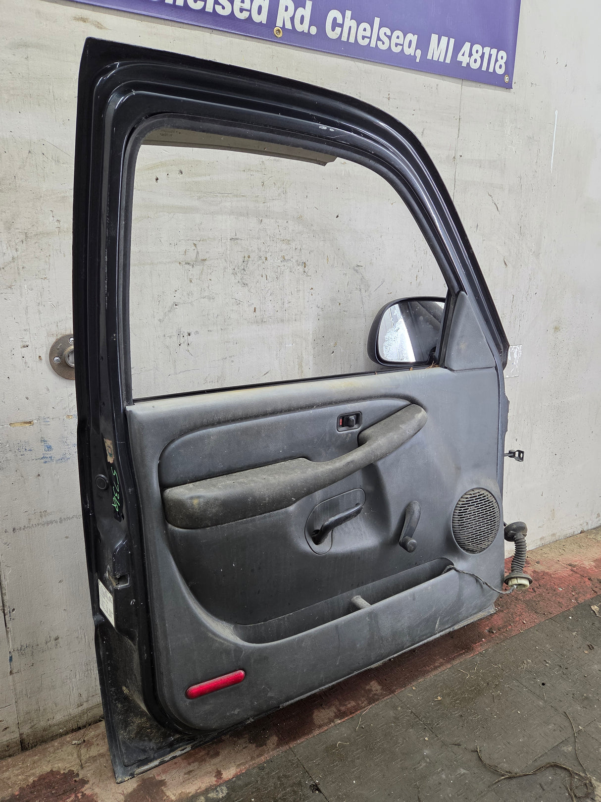 1999-2006 Chevrolet Silverado / GMC Sierra 1500 2500 3500 HD Front Driver Side Door LH