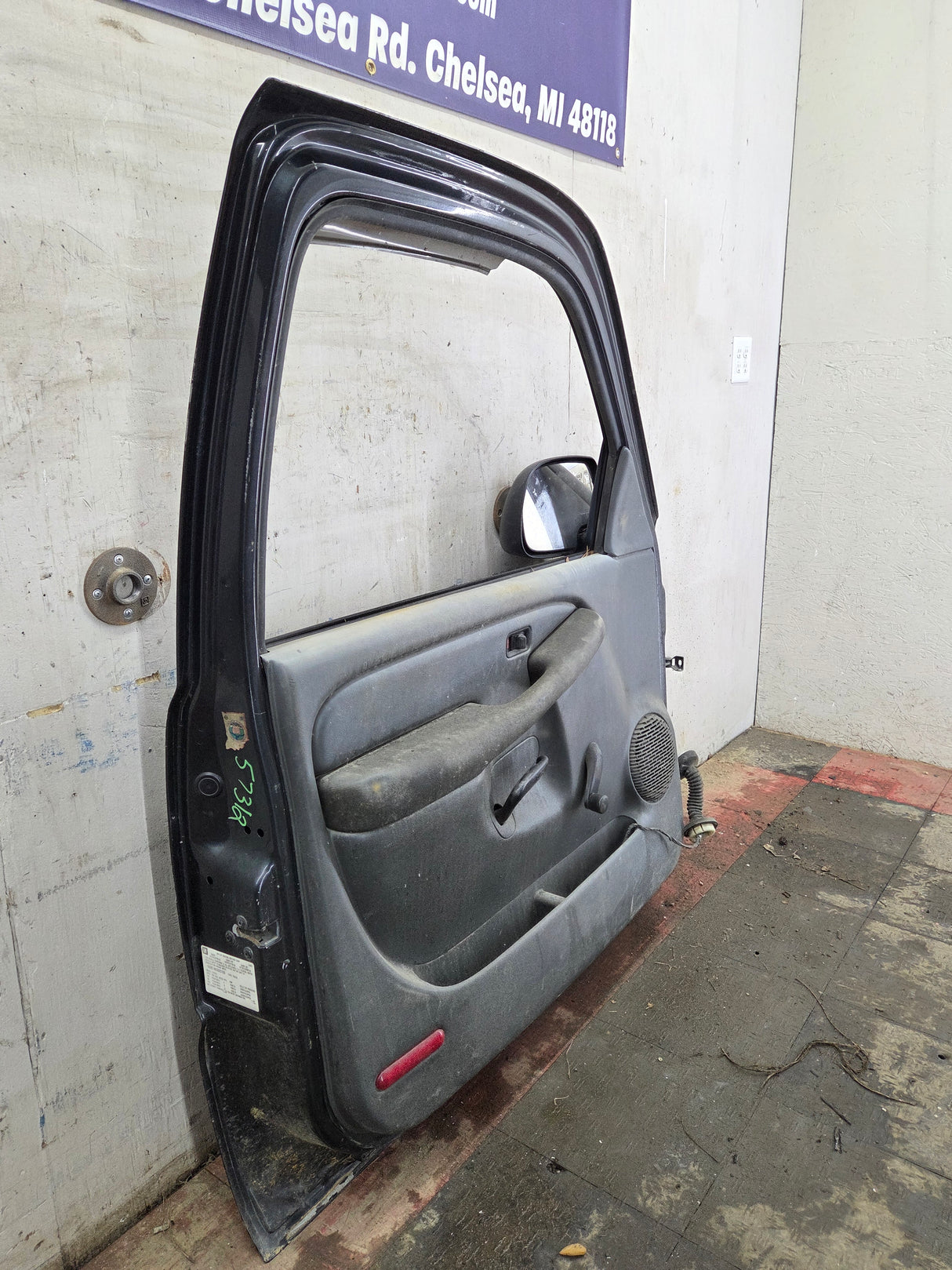 1999-2006 Chevrolet Silverado / GMC Sierra 1500 2500 3500 HD Front Driver Side Door LH