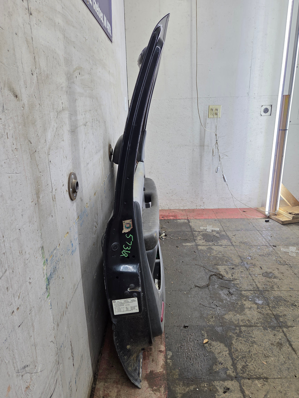 1999-2006 Chevrolet Silverado / GMC Sierra 1500 2500 3500 HD Front Driver Side Door LH