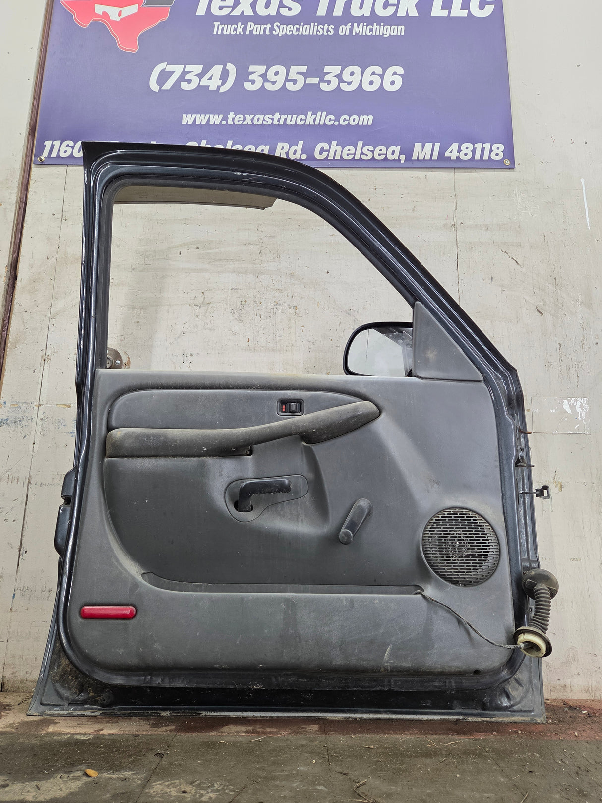 1999-2006 Chevrolet Silverado / GMC Sierra 1500 2500 3500 HD Front Driver Side Door LH