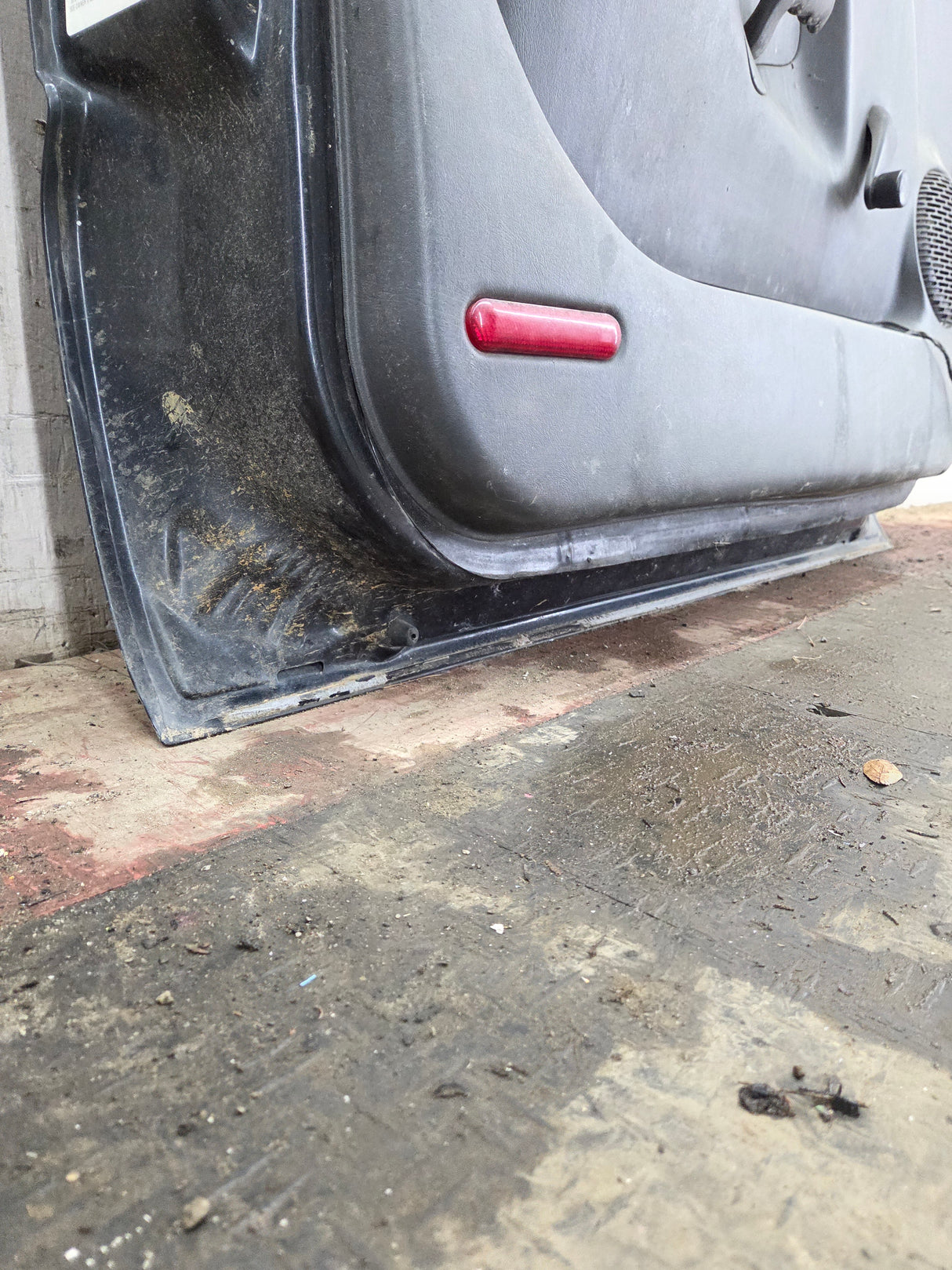 1999-2006 Chevrolet Silverado / GMC Sierra 1500 2500 3500 HD Front Driver Side Door LH