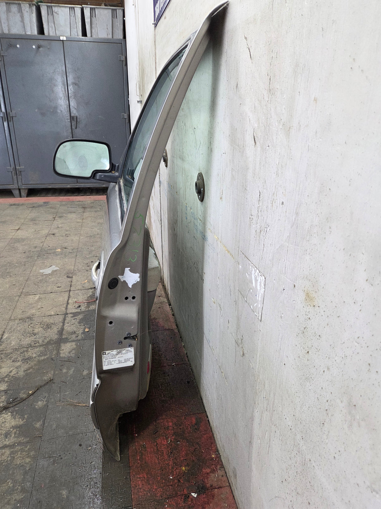 1999-2006 Chevrolet Silverado / GMC Sierra 1500 2500 3500 HD Front Driver Side Door LH